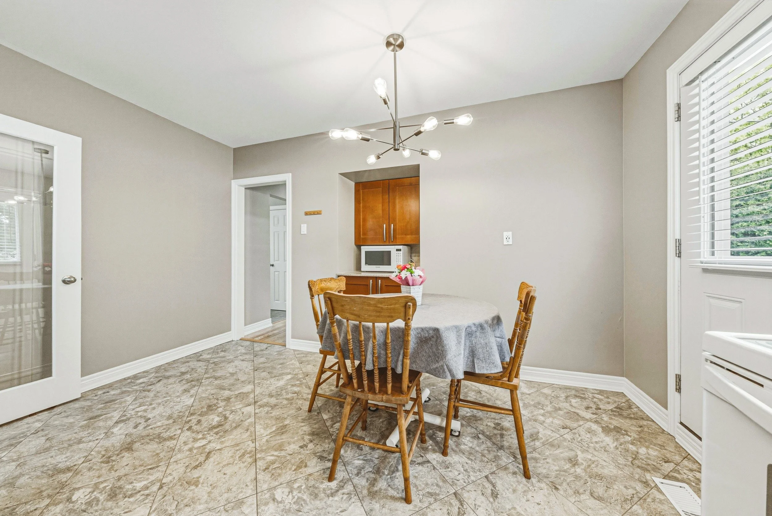 22 - 1208 Homewood Dr, Burlington.jpg