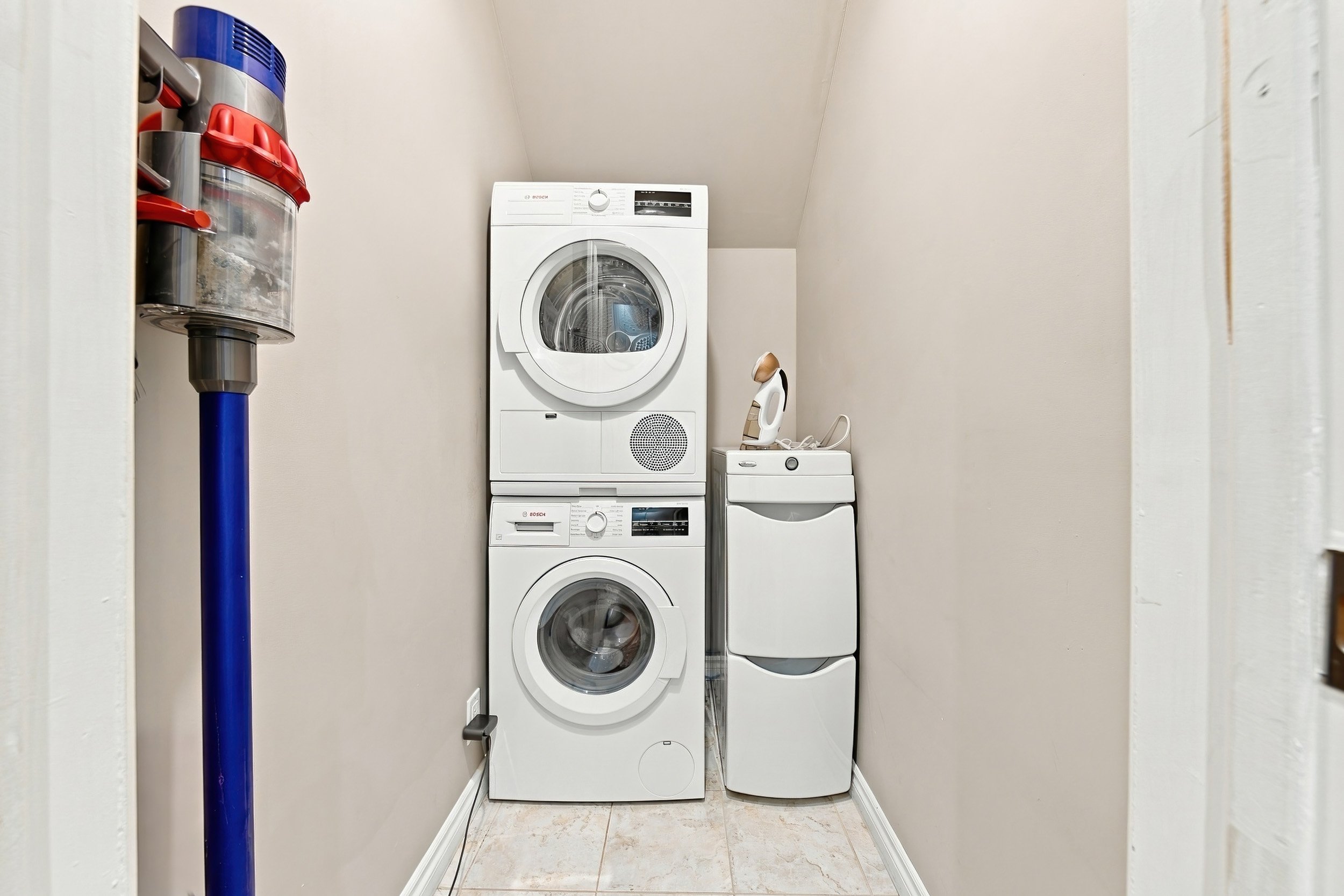 56 - 3021 Woodland Park Dr, Burlington.jpg