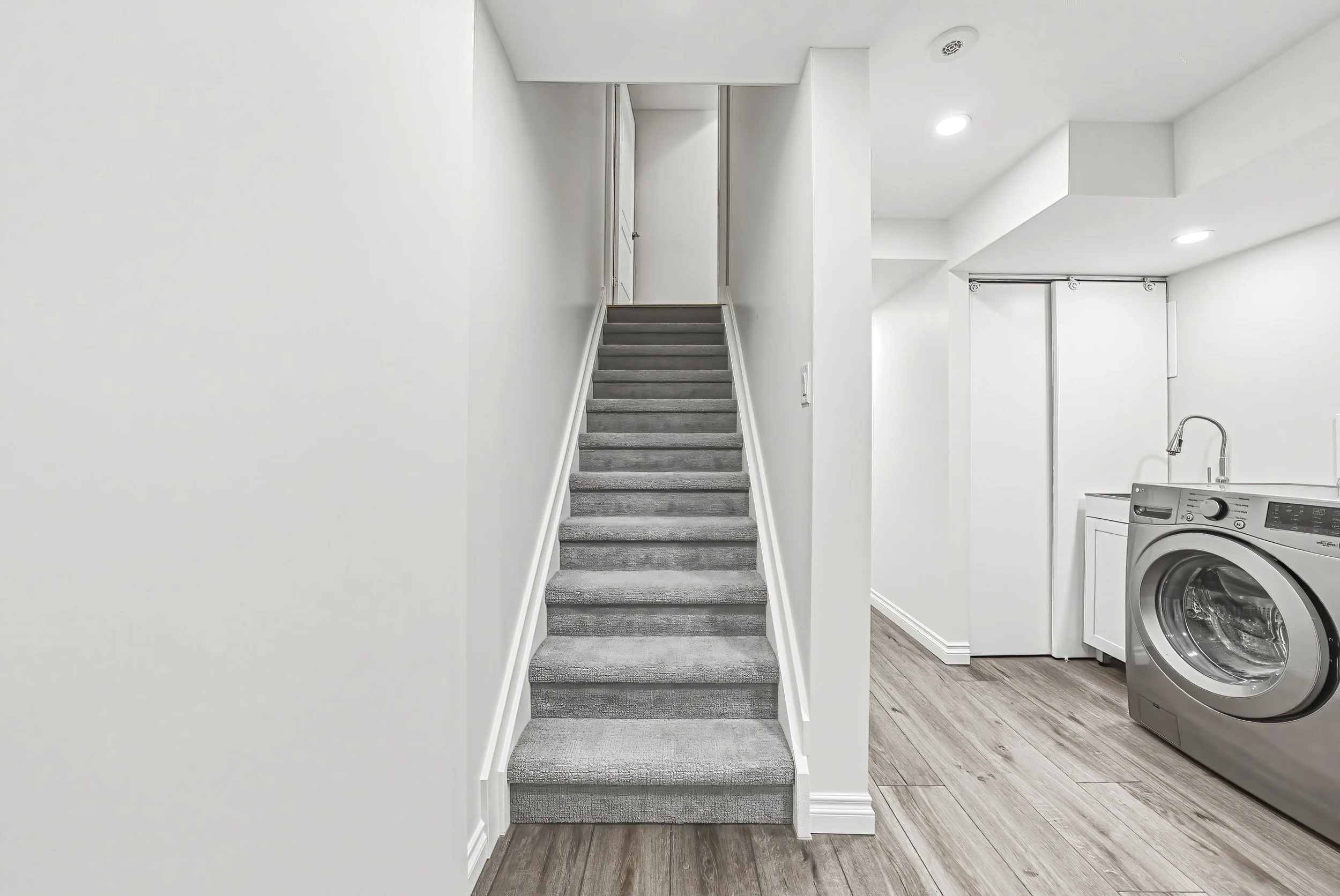 22 - 2259 Seton Cres, Burlington.jpg