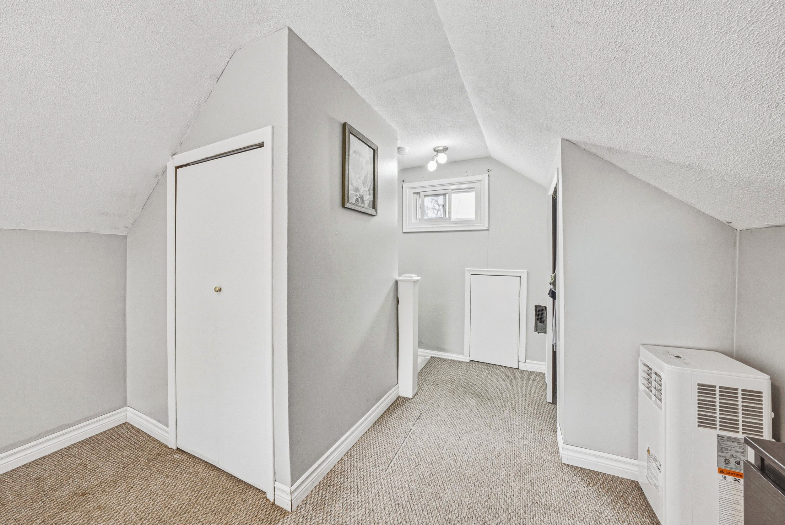 20 - 161 Ivon Ave, Hamilton.jpg