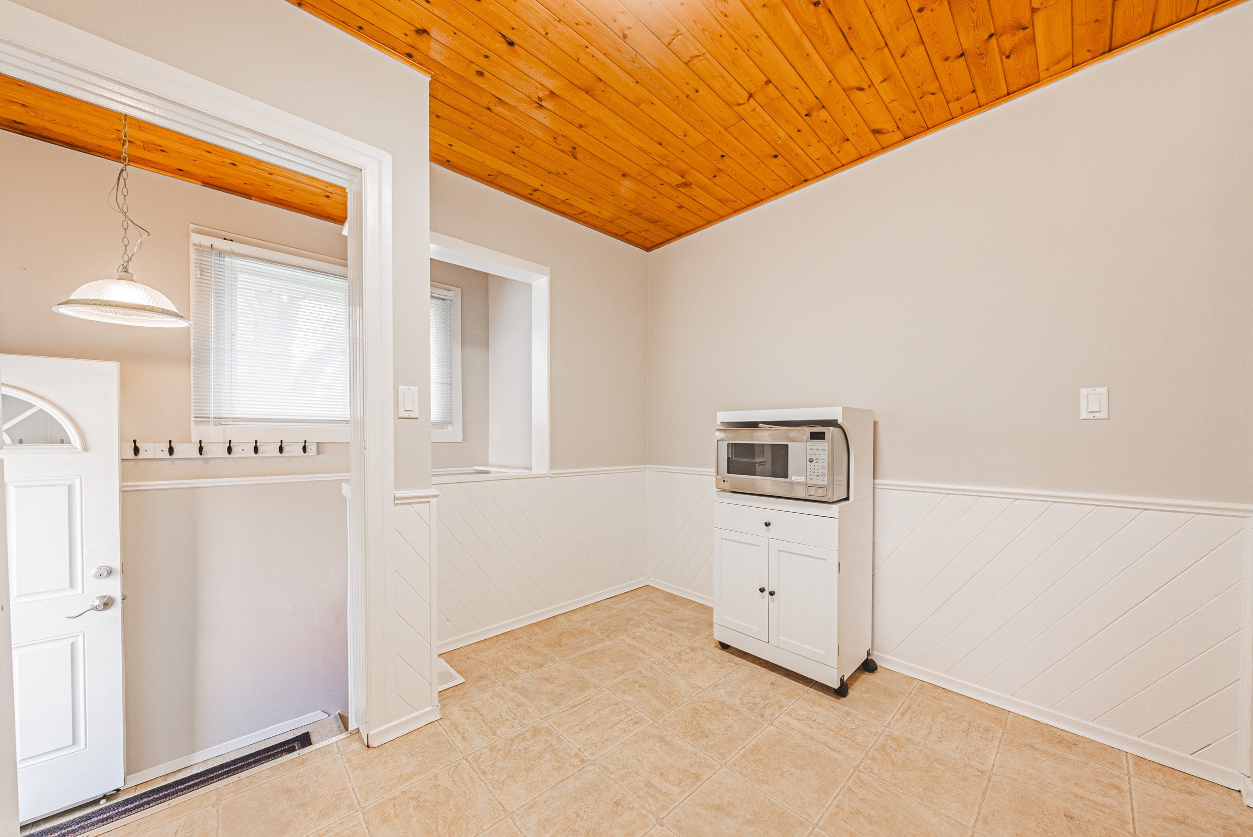 16 - 306 Victoria Rd, Guelph.jpg