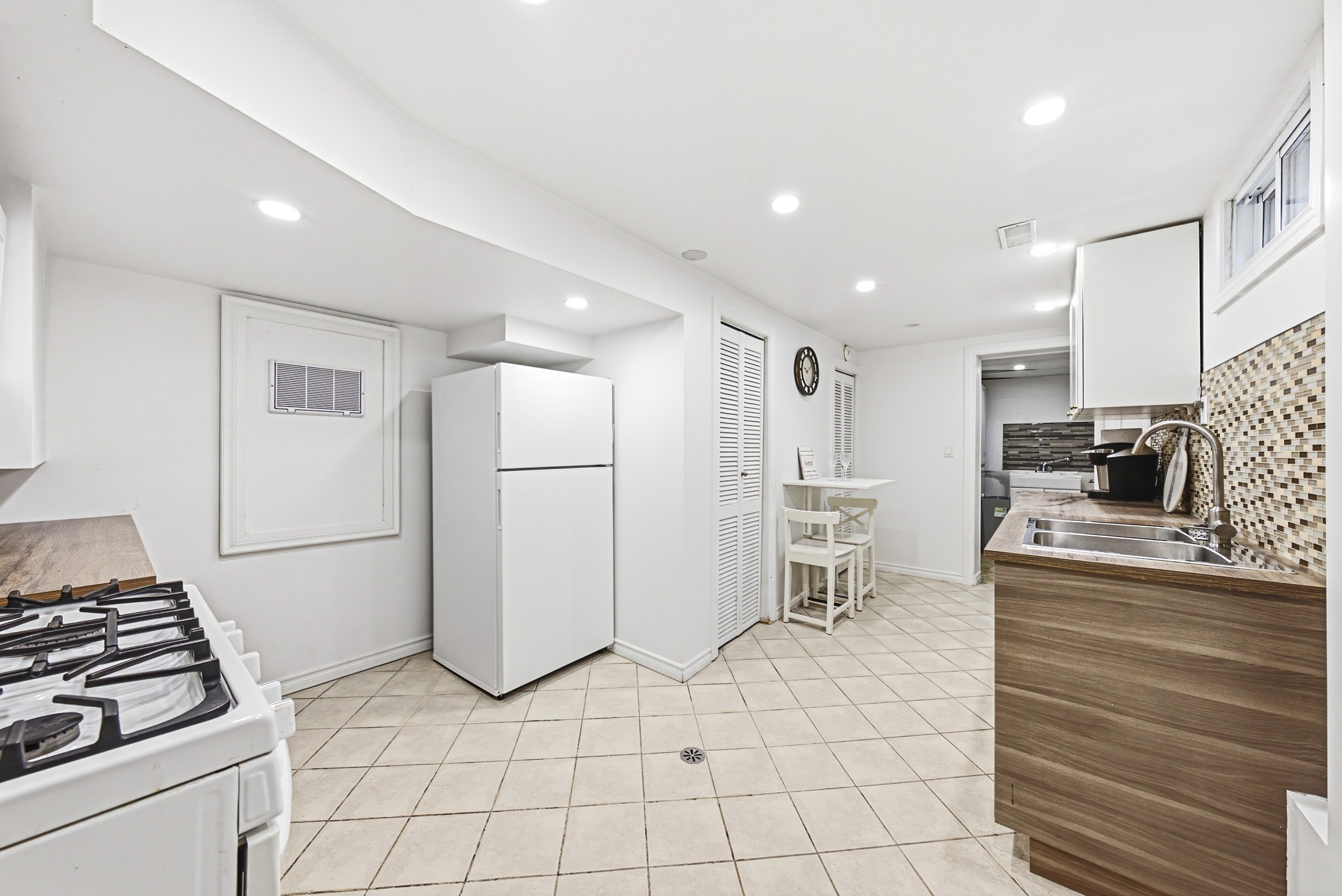 36 - 364 Fennell Ave W, Hamilton.jpg