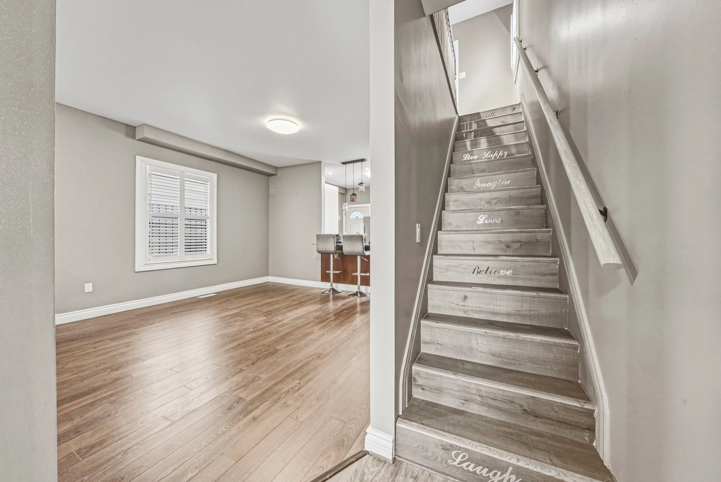 7 - 218 Grosvenor Ave N, Hamilton.jpg