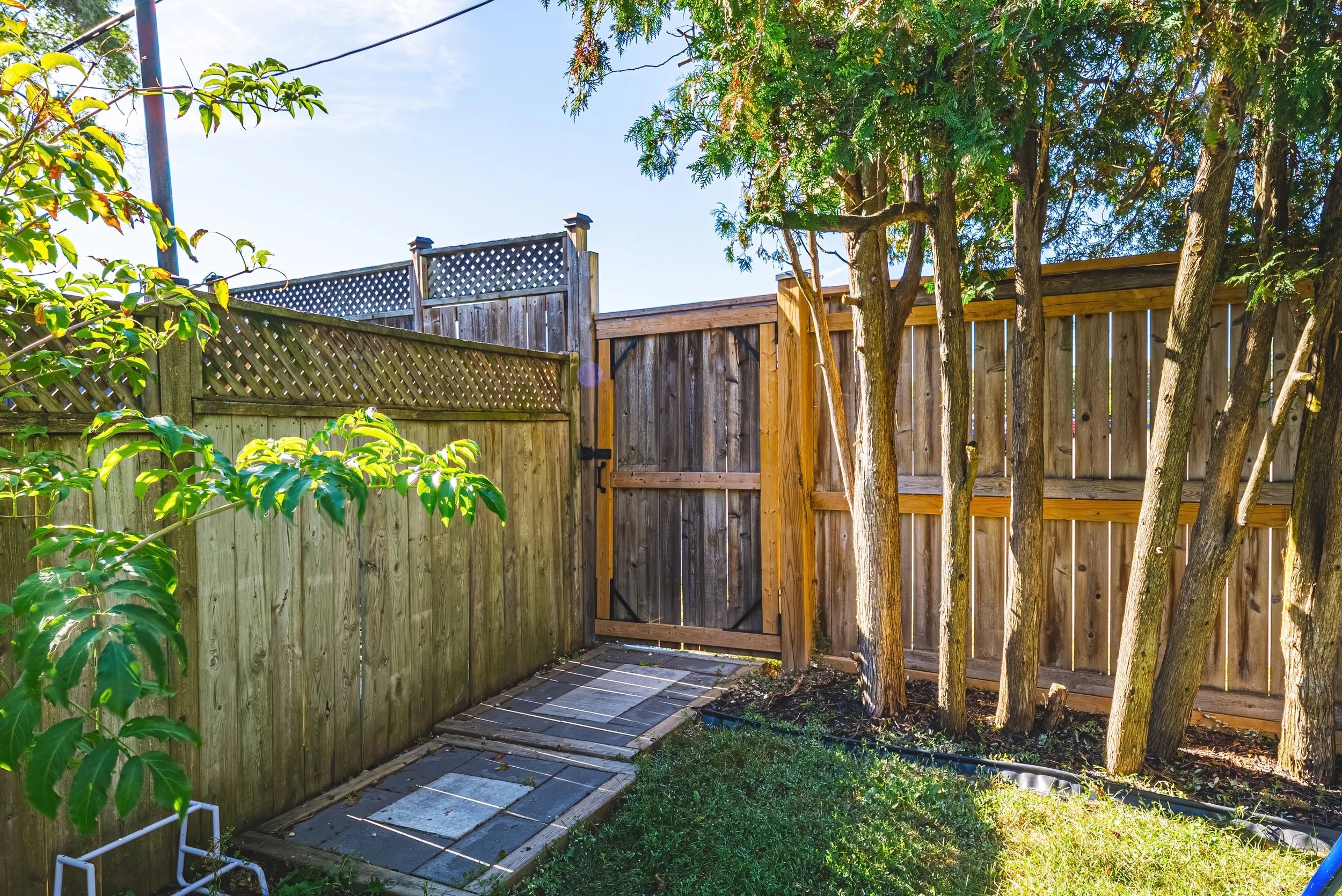 46 - 2301 Barclay Rd, Burlington.jpg
