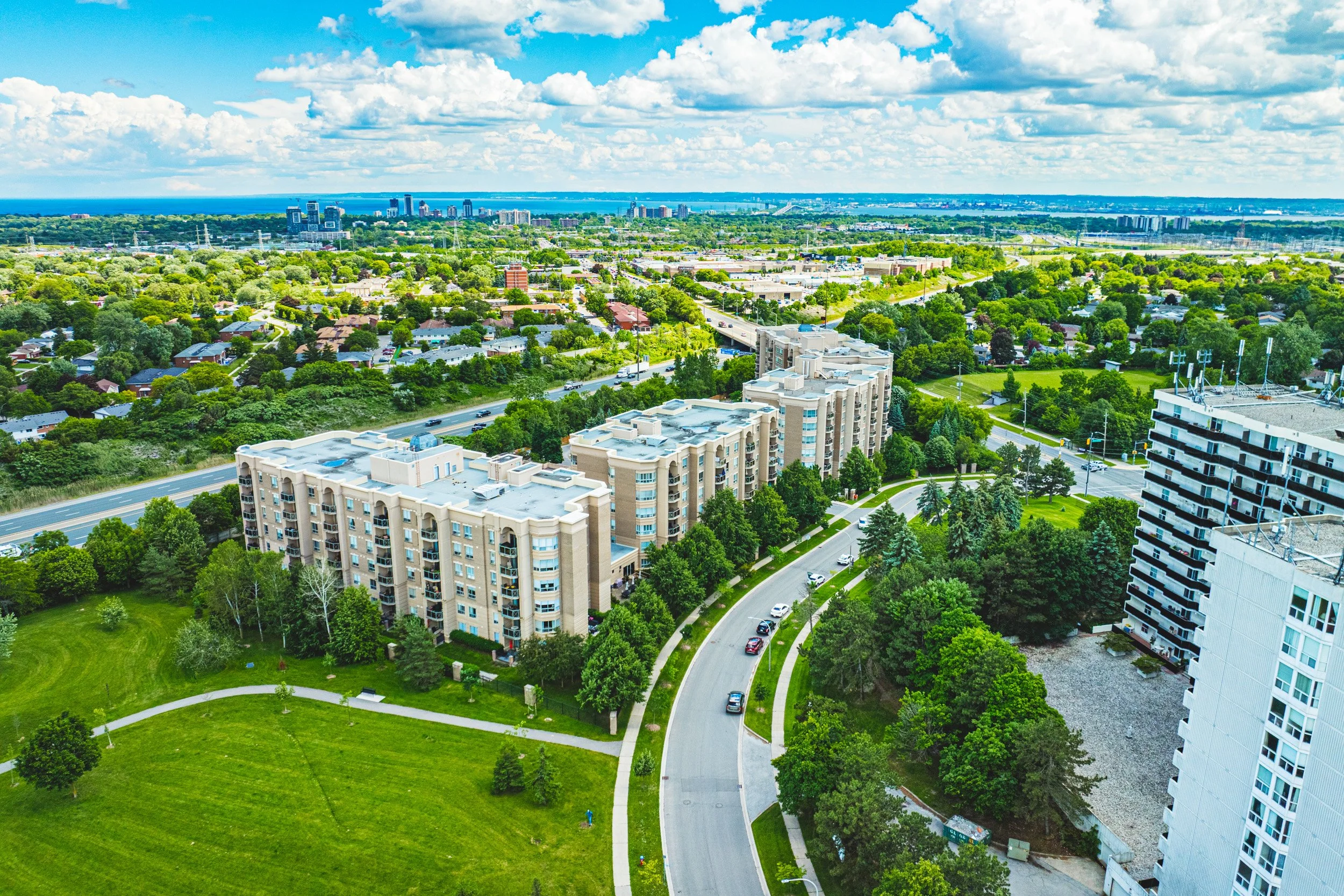 8 - 2075 Amherst Heights Dr RE.jpg