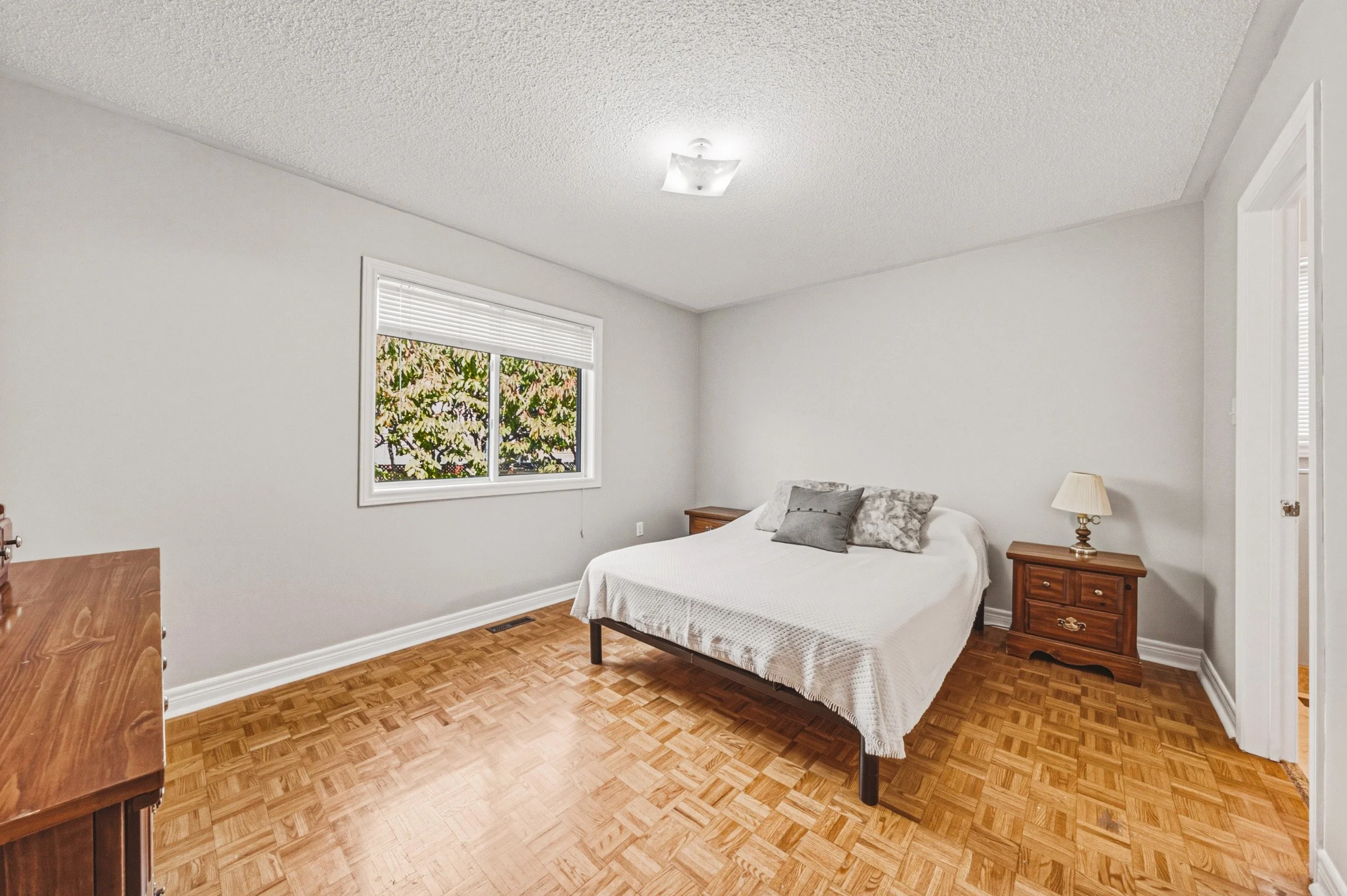 21 - 237 Mountainberry Rd, Brampton.jpg