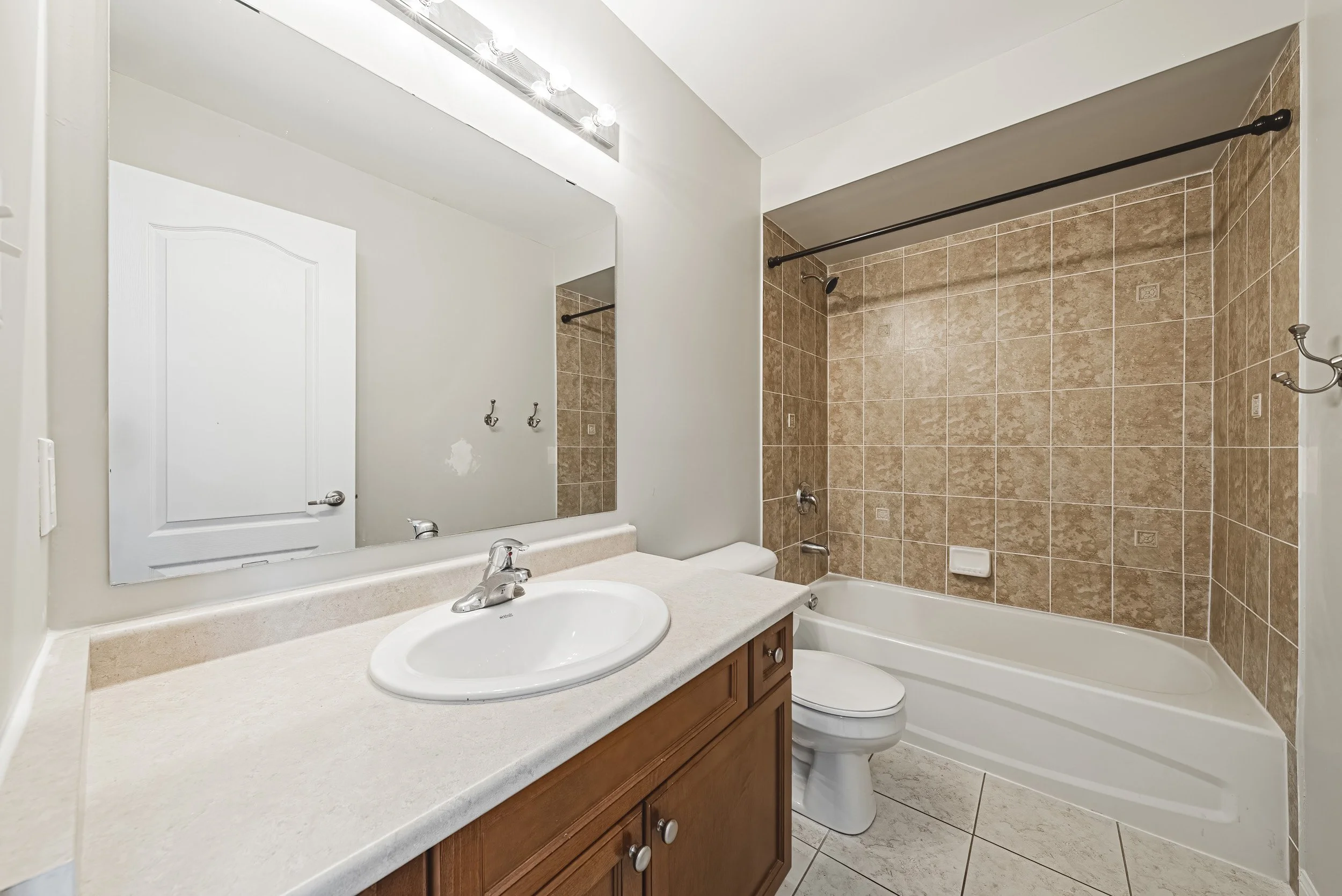 29 - 470 Beach Blvd #8, Hamilton.jpg