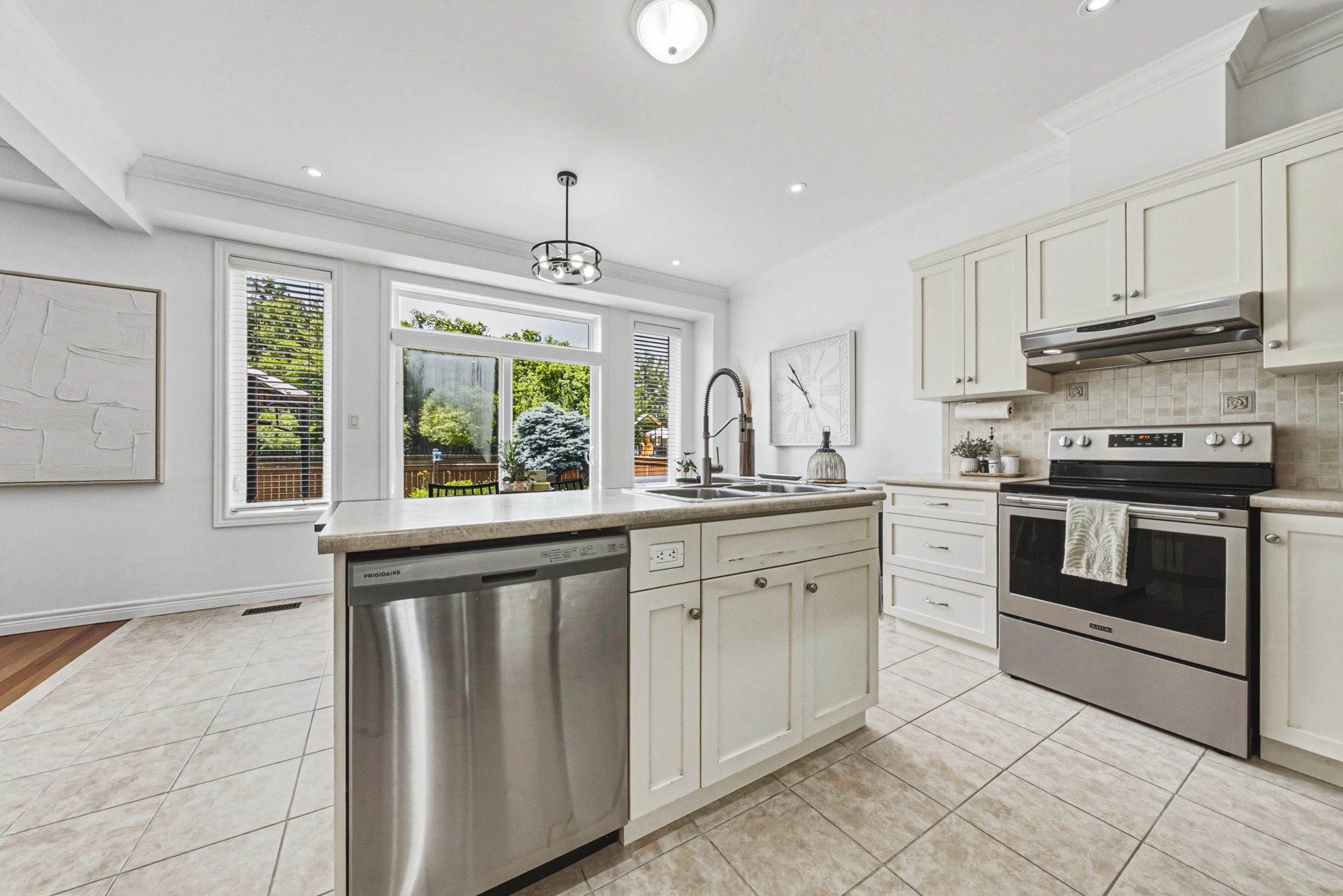 12 - 20 Degrow Cres, Binbrook.jpg