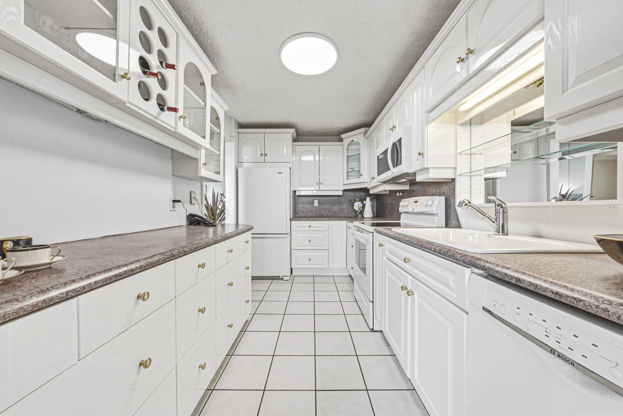 13 - 2055 Upper Middle Rd #1005, Burlington.jpg