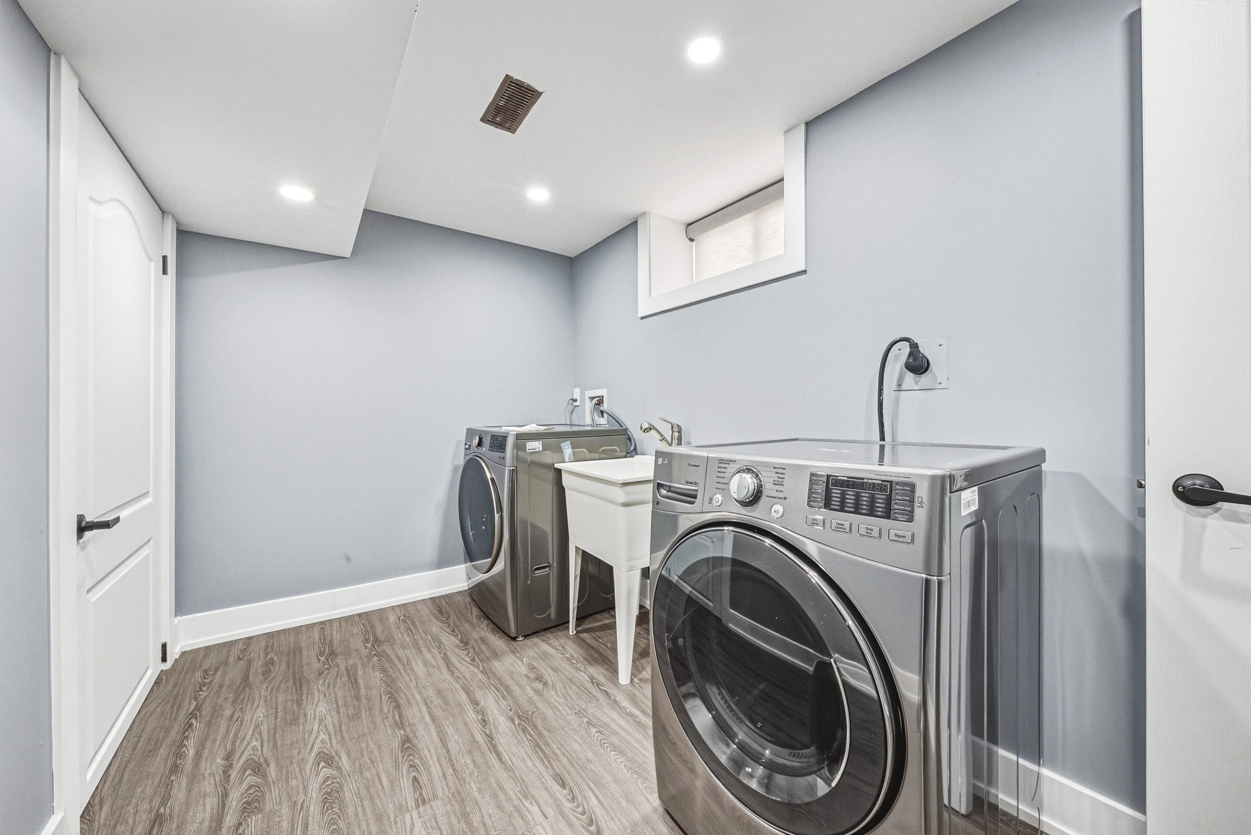 28 - 12 Stevenson Ave, London.jpg