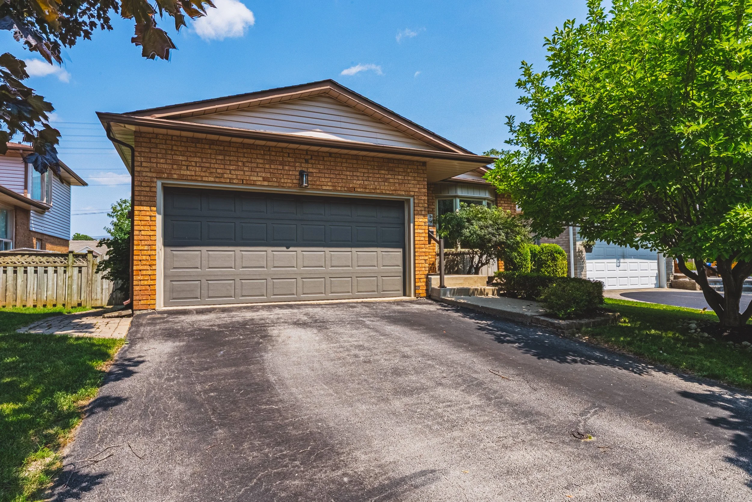 1 - 2206 Donald Rd, Burlington.jpg