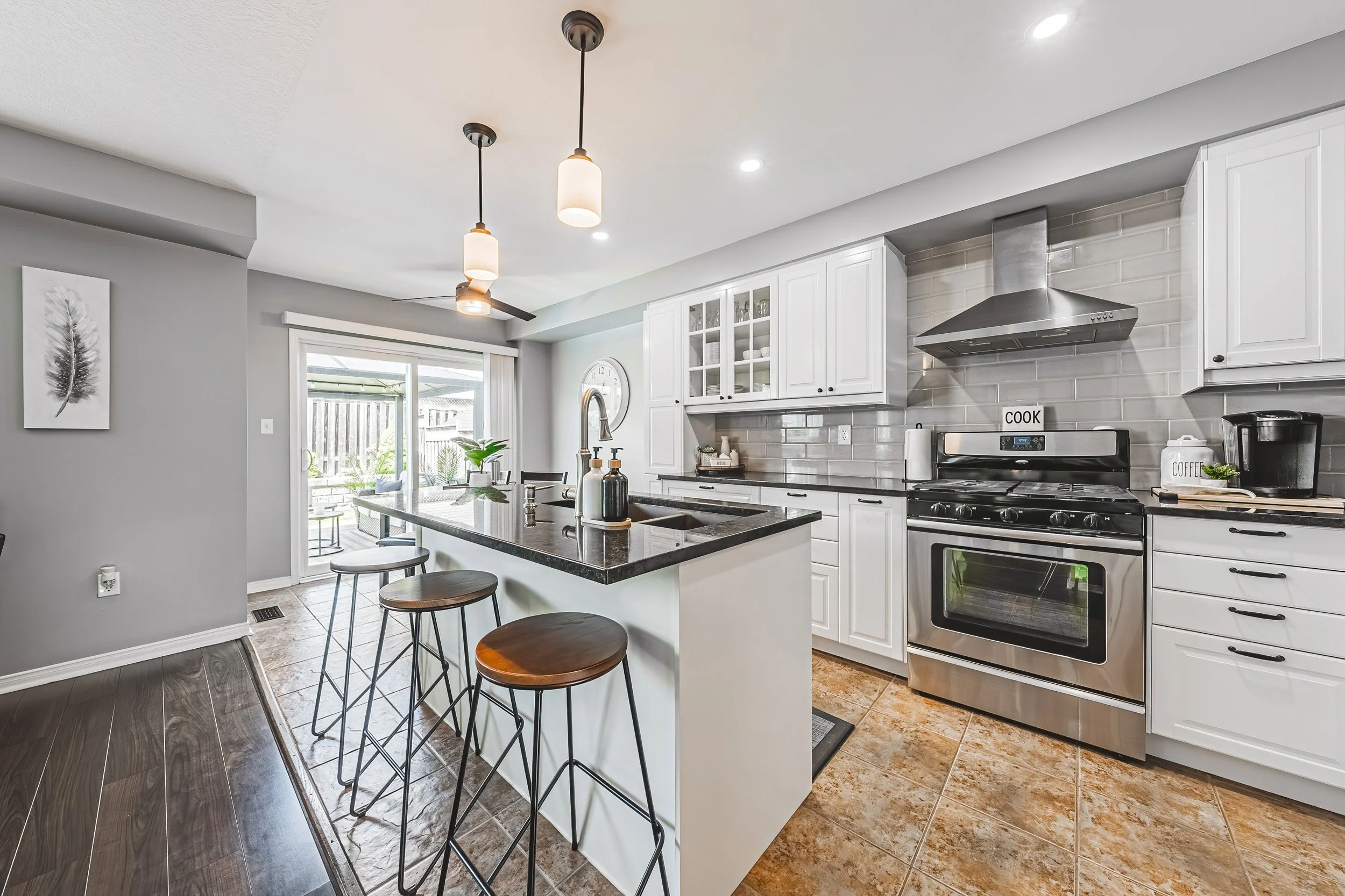 7 - 142 Bradley Ave, Binbrook.jpg