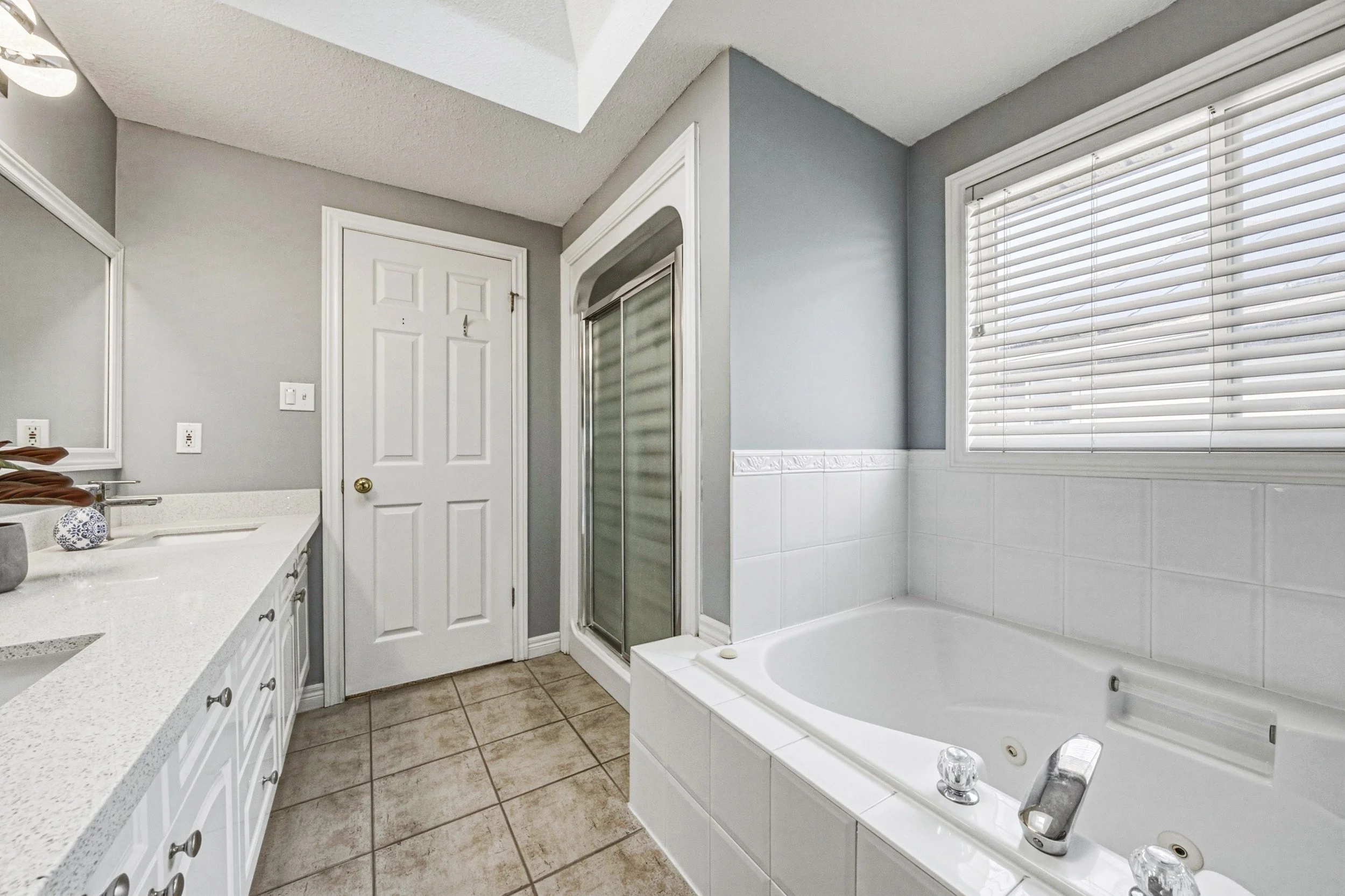 36 - 140 Country Club Dr, Cambridge.jpg
