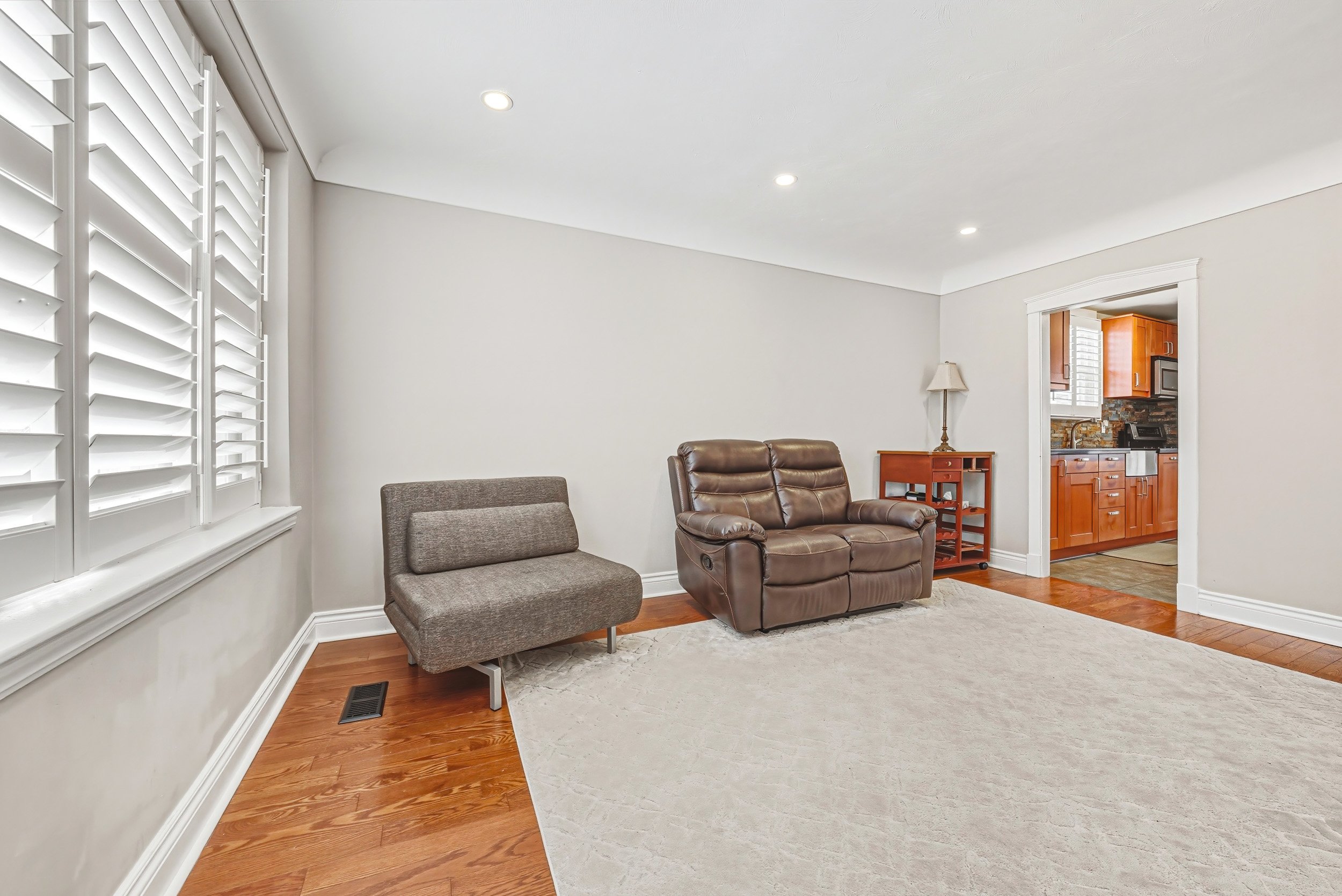 8 - 165 E 38th St, Hamilton.jpg