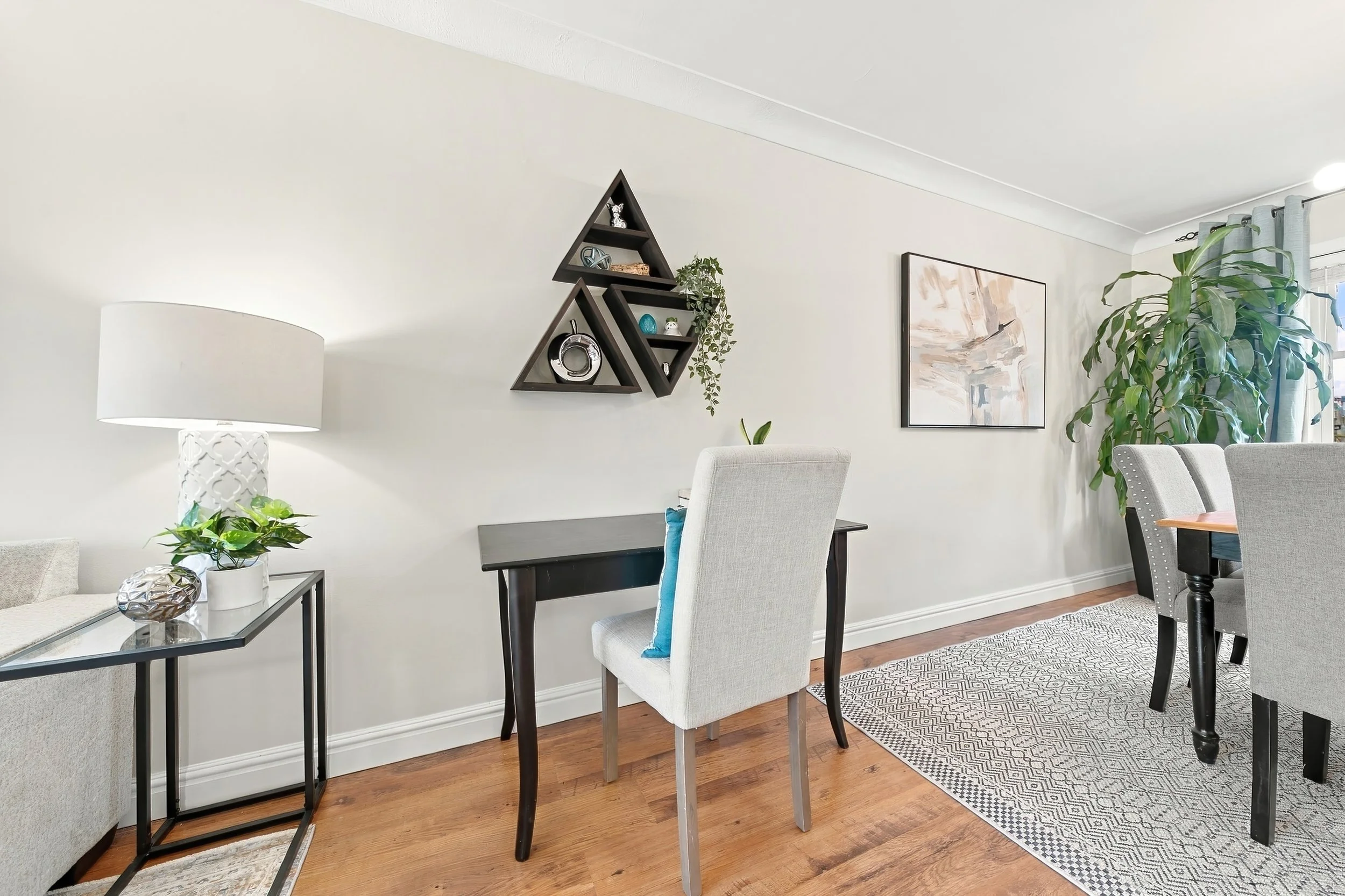 12 - 2301 Barclay Rd, Burlington.jpg