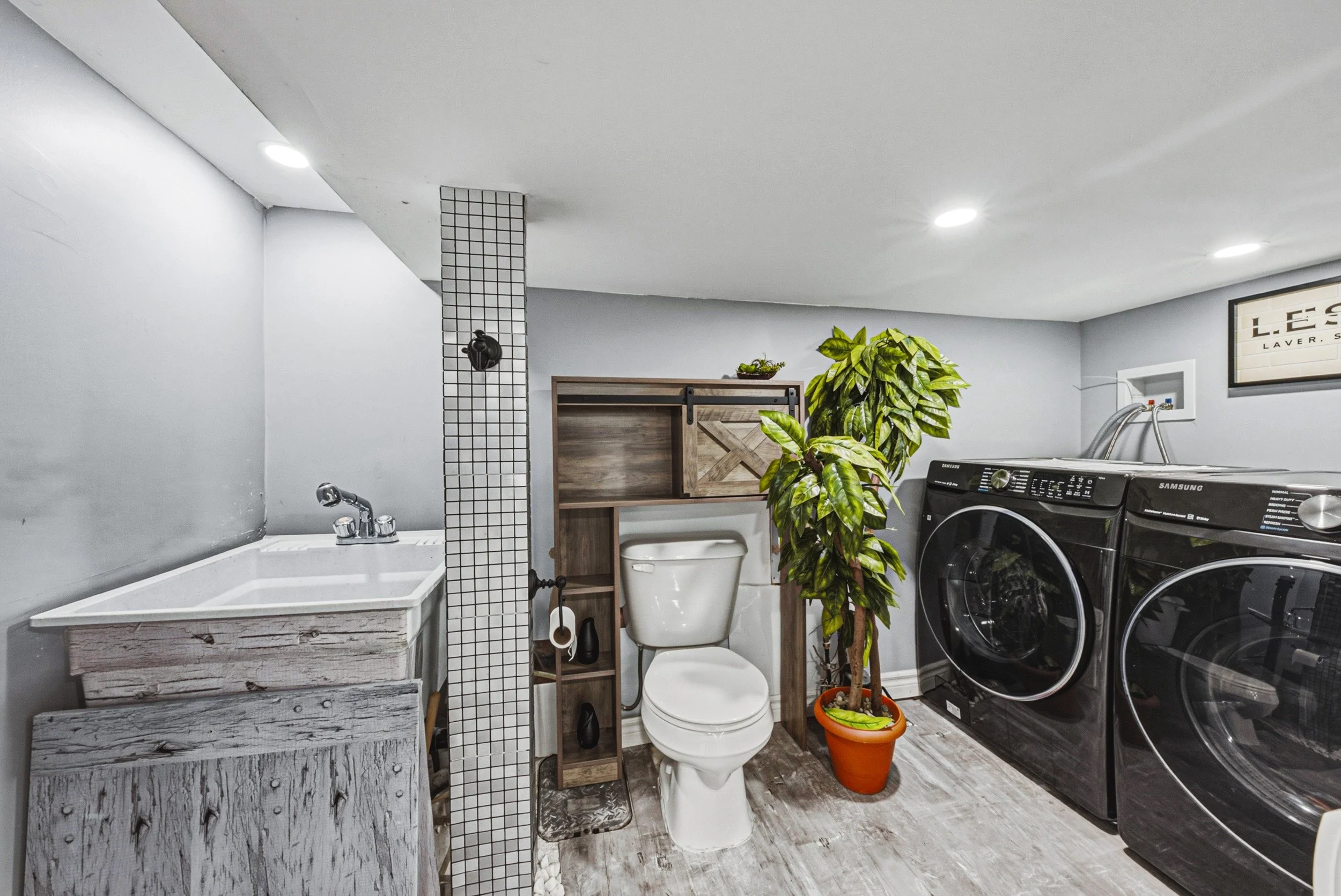 32 - 218 Grosvenor Ave N, Hamilton.jpg