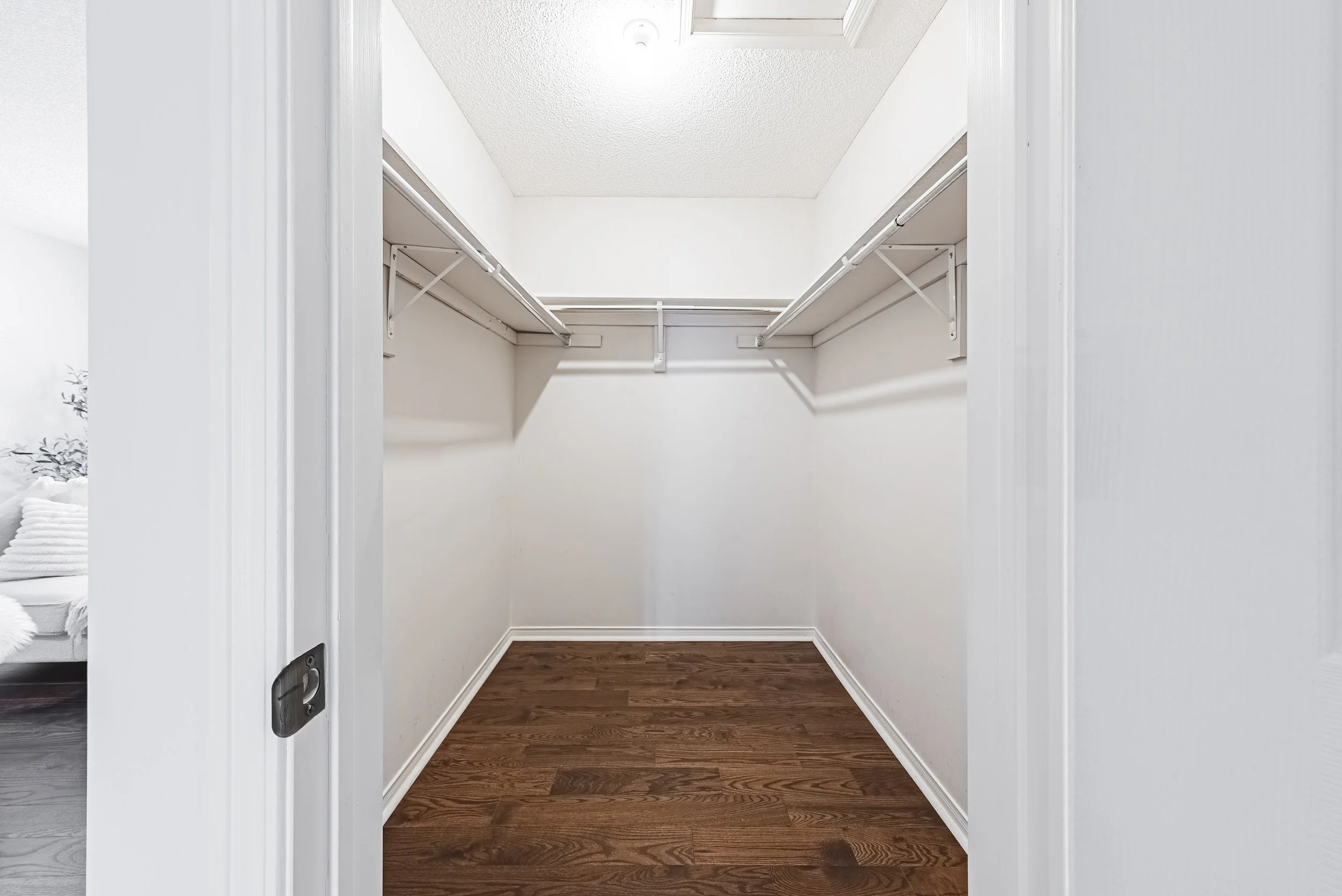 33 - 4153 Vermont Cres, Burlington.jpg