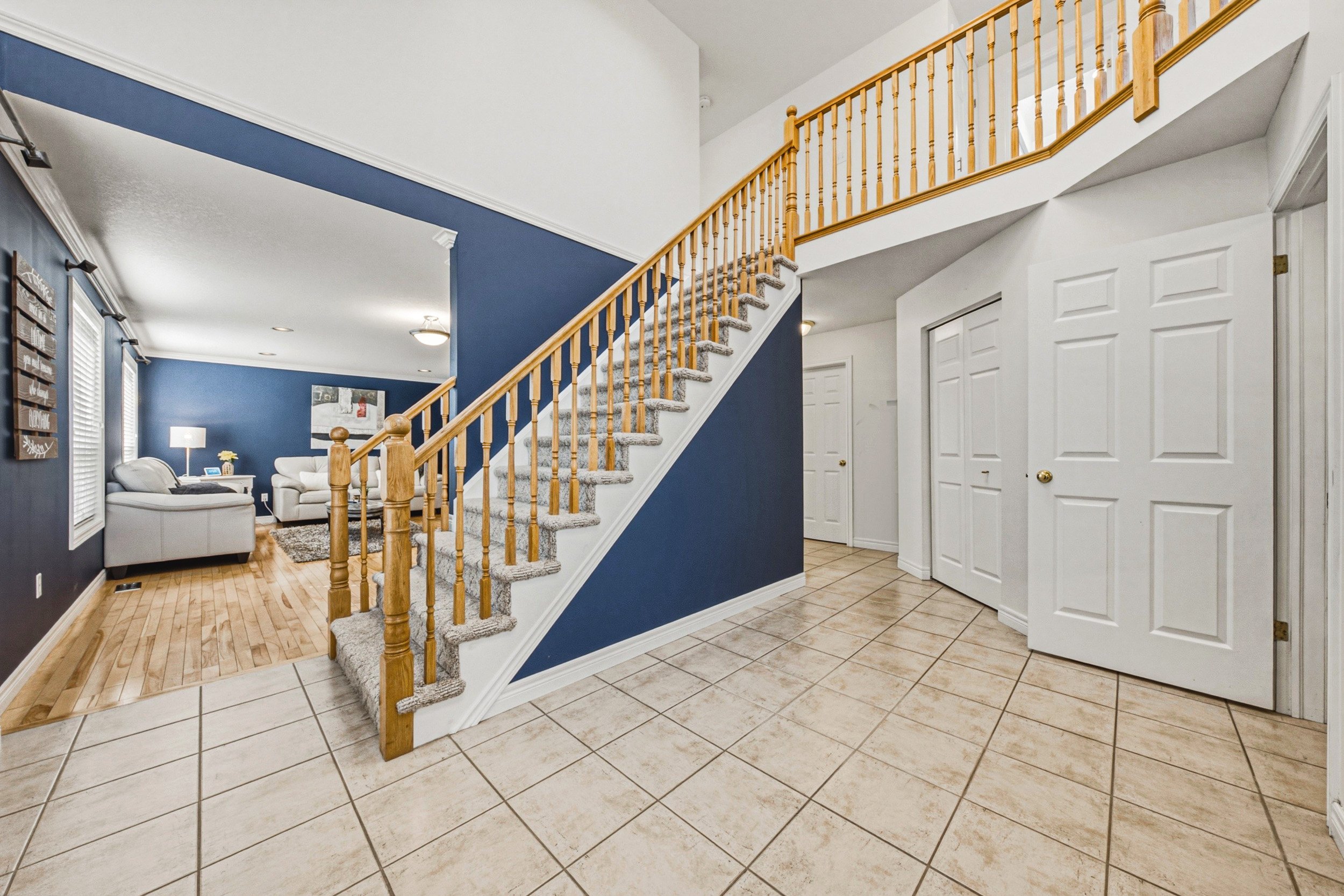 8 - 140 Country Club Dr, Cambridge.jpg