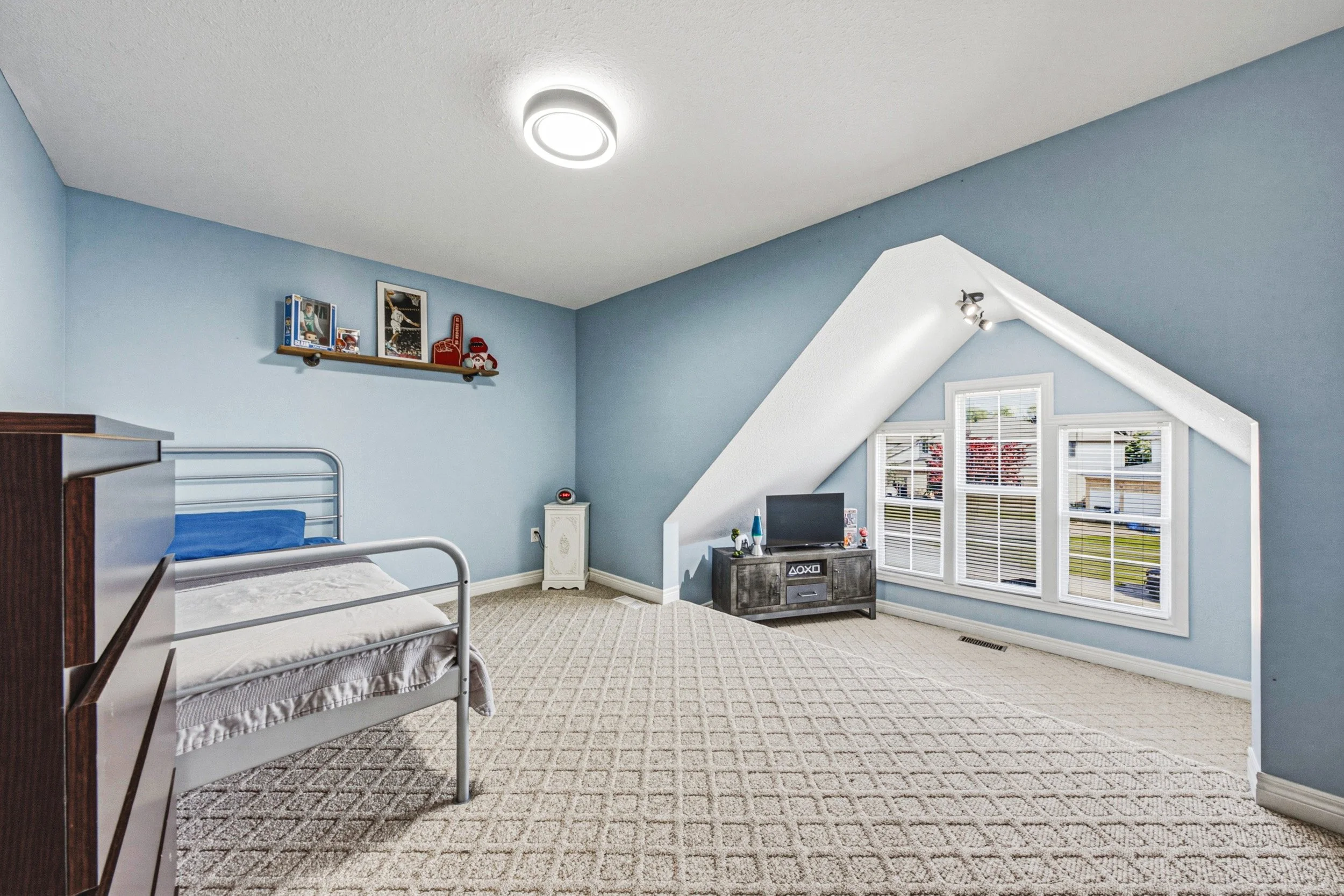 26 - 140 Country Club Dr, Cambridge.jpg