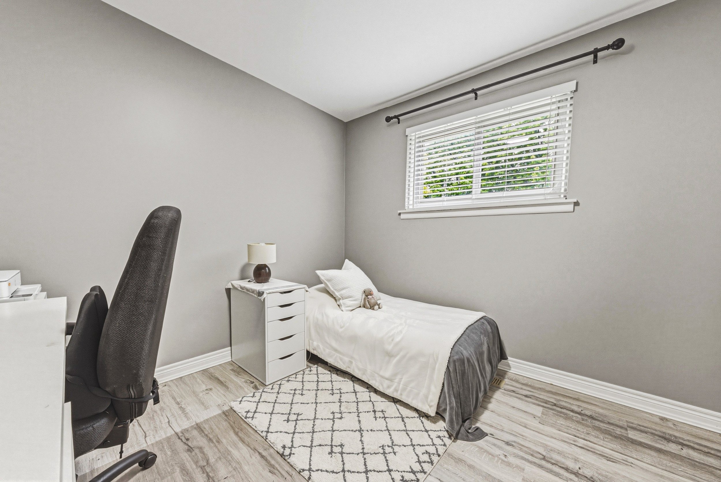 18 - 1208 Homewood Dr, Burlington.jpg