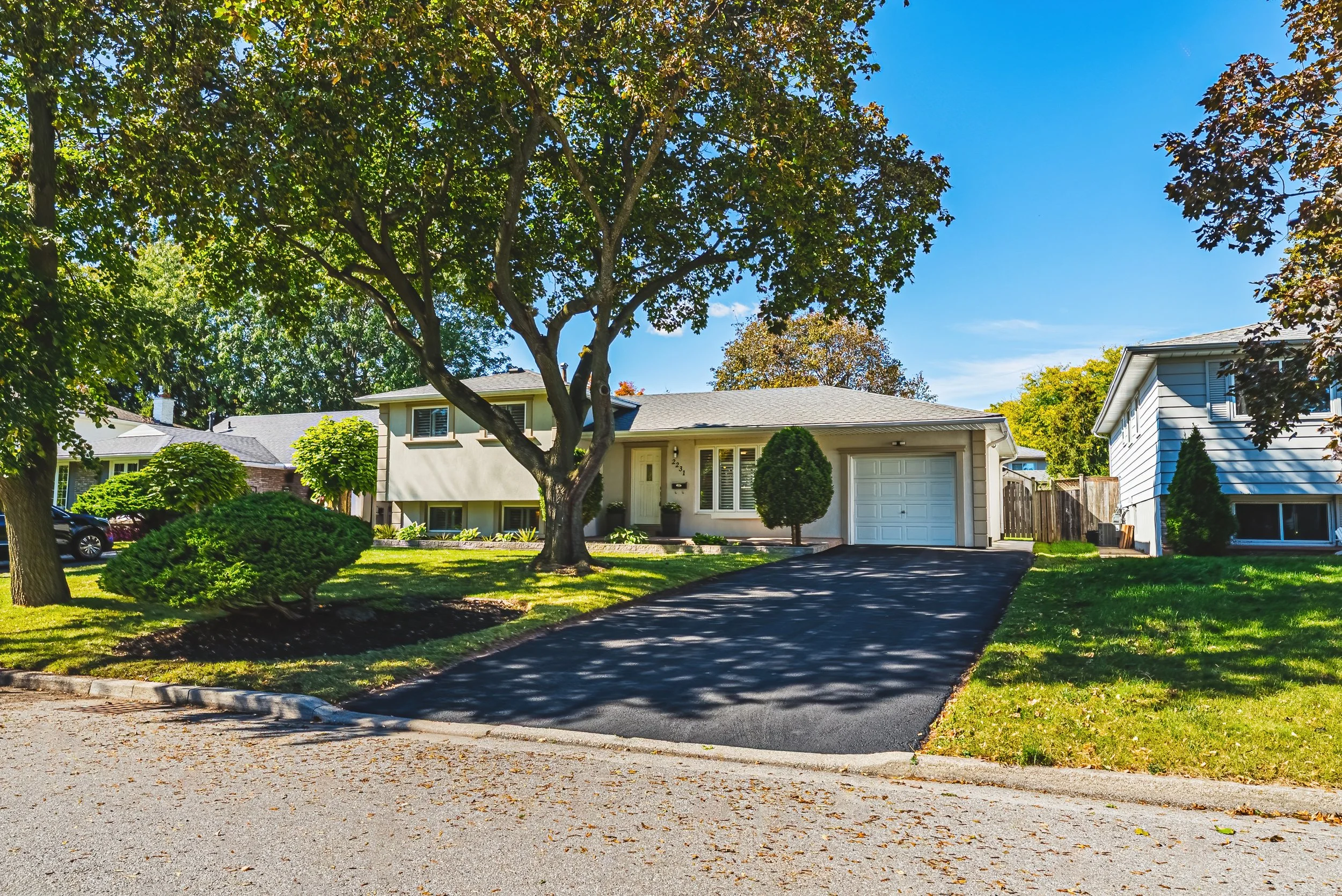 1 - 2231 Urwin Cres, Oakville.jpg