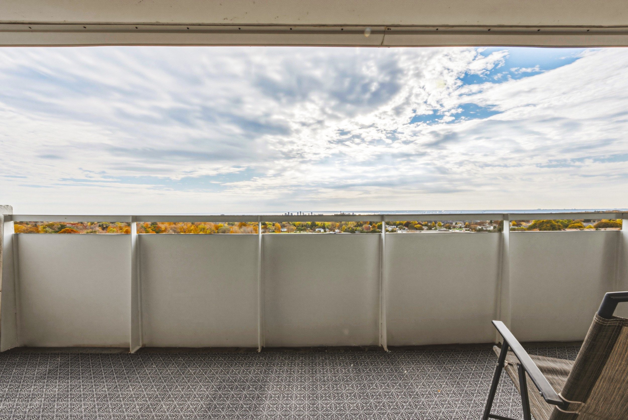 24 - 2055 Upper Middle Rd #1005, Burlington.jpg