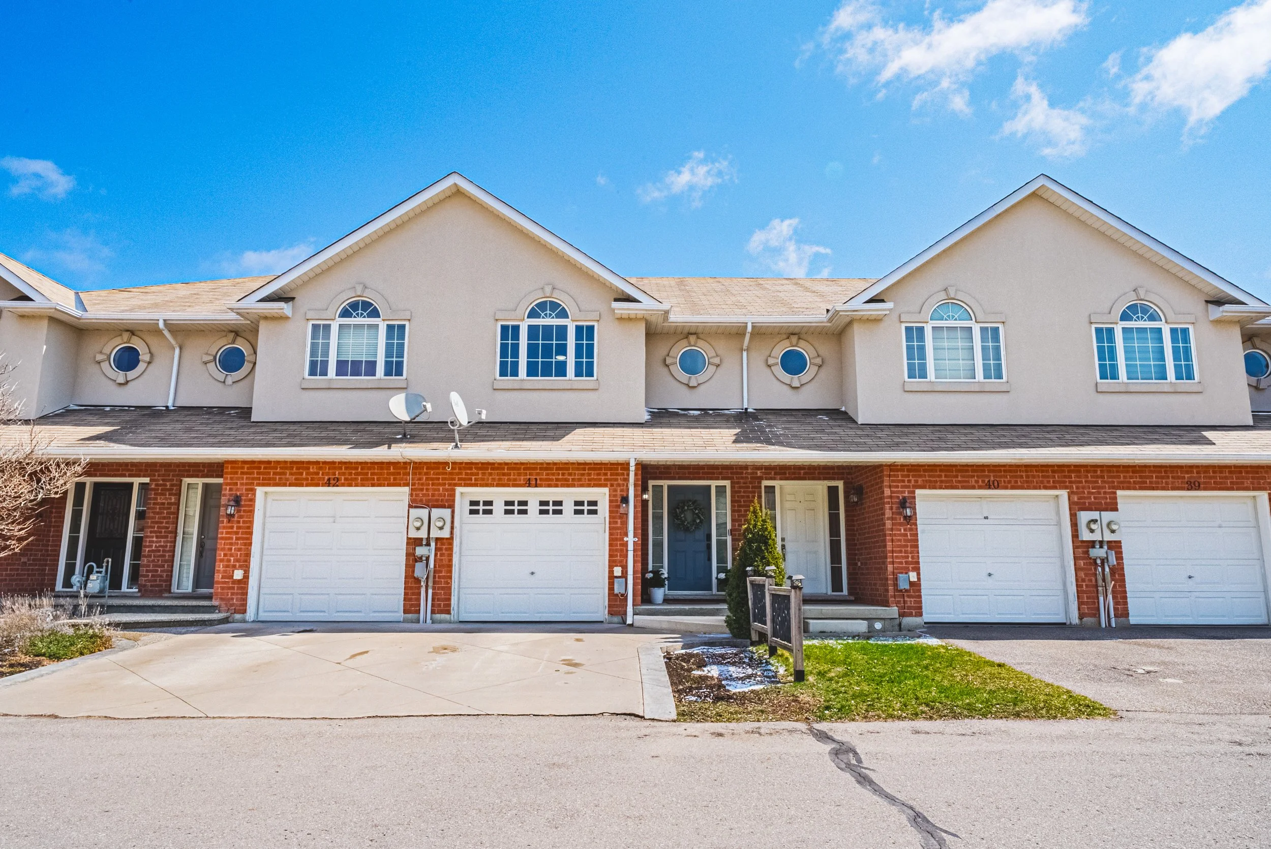 2-20 McConkey Crescent Unit 41 Brantford.jpg