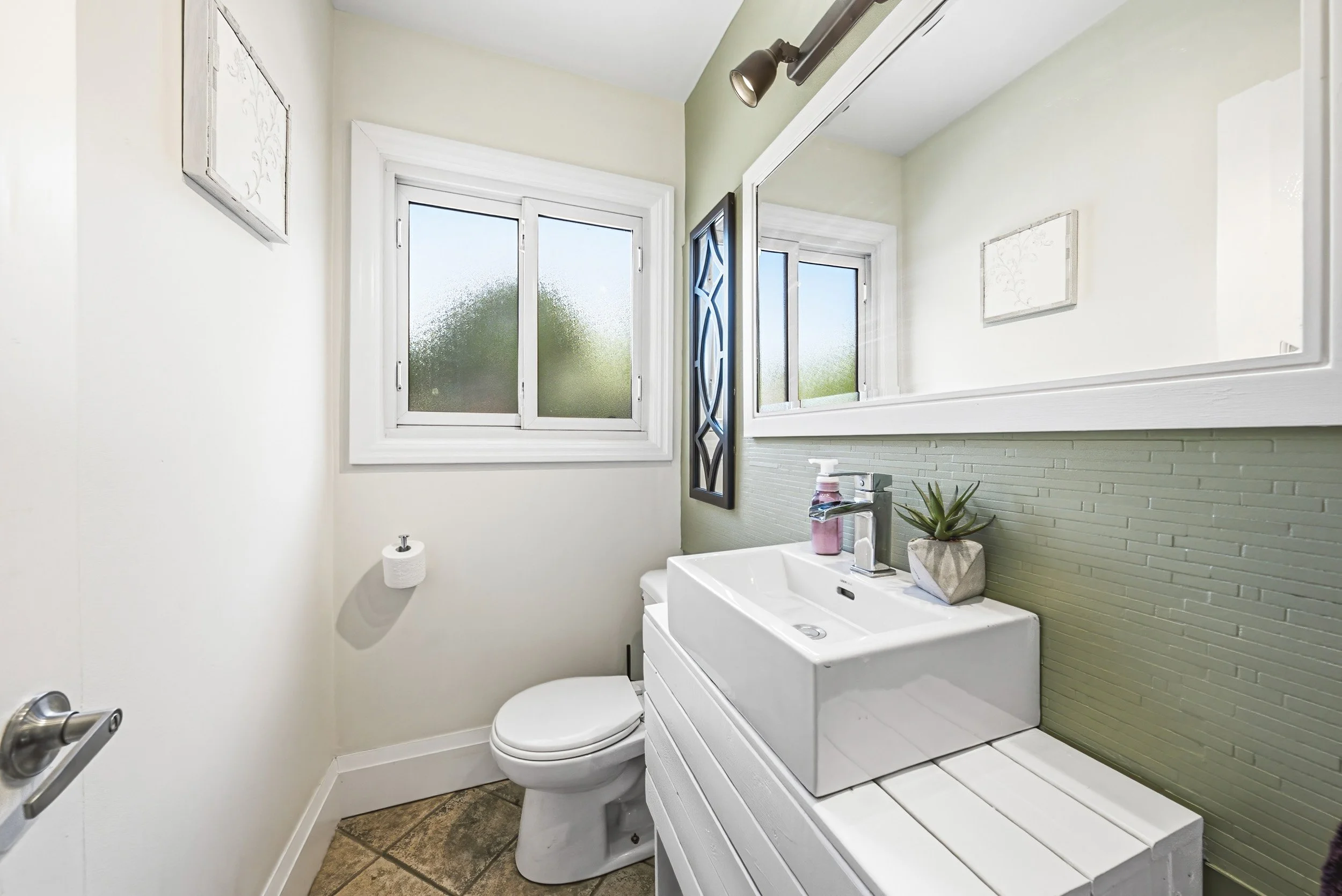 17 - 364 Fennell Ave W, Hamilton.jpg