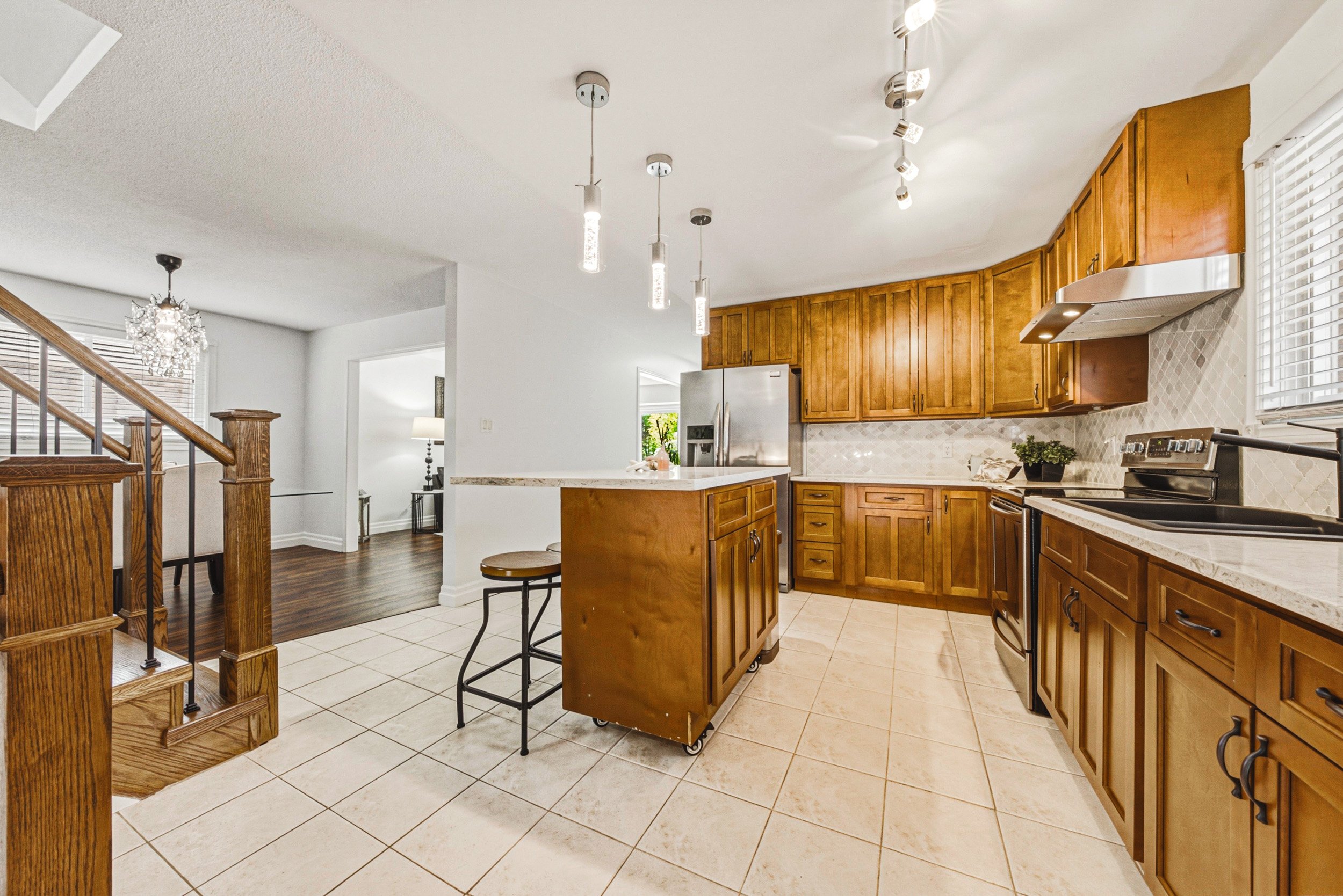 12 - 2206 Donald Rd, Burlington.jpg