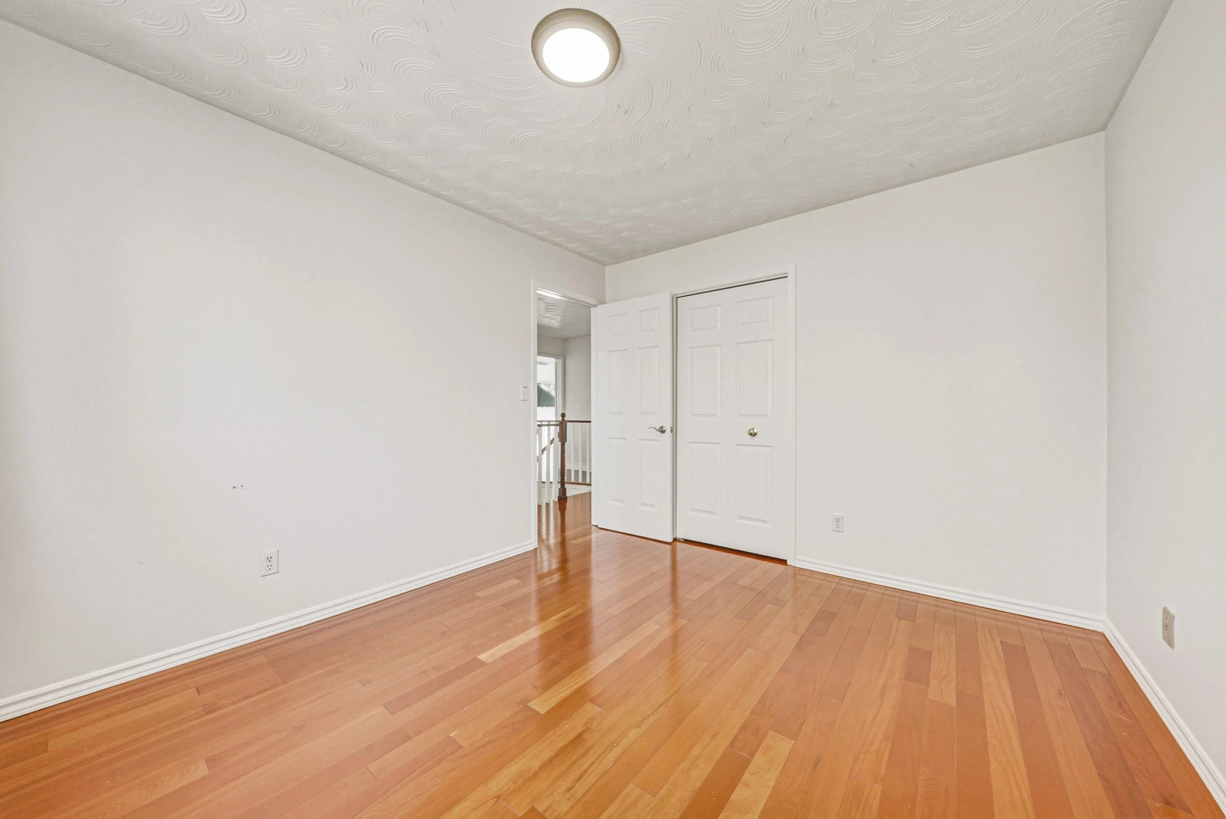 33 - 21 Moss Blvd, Dundas.jpg