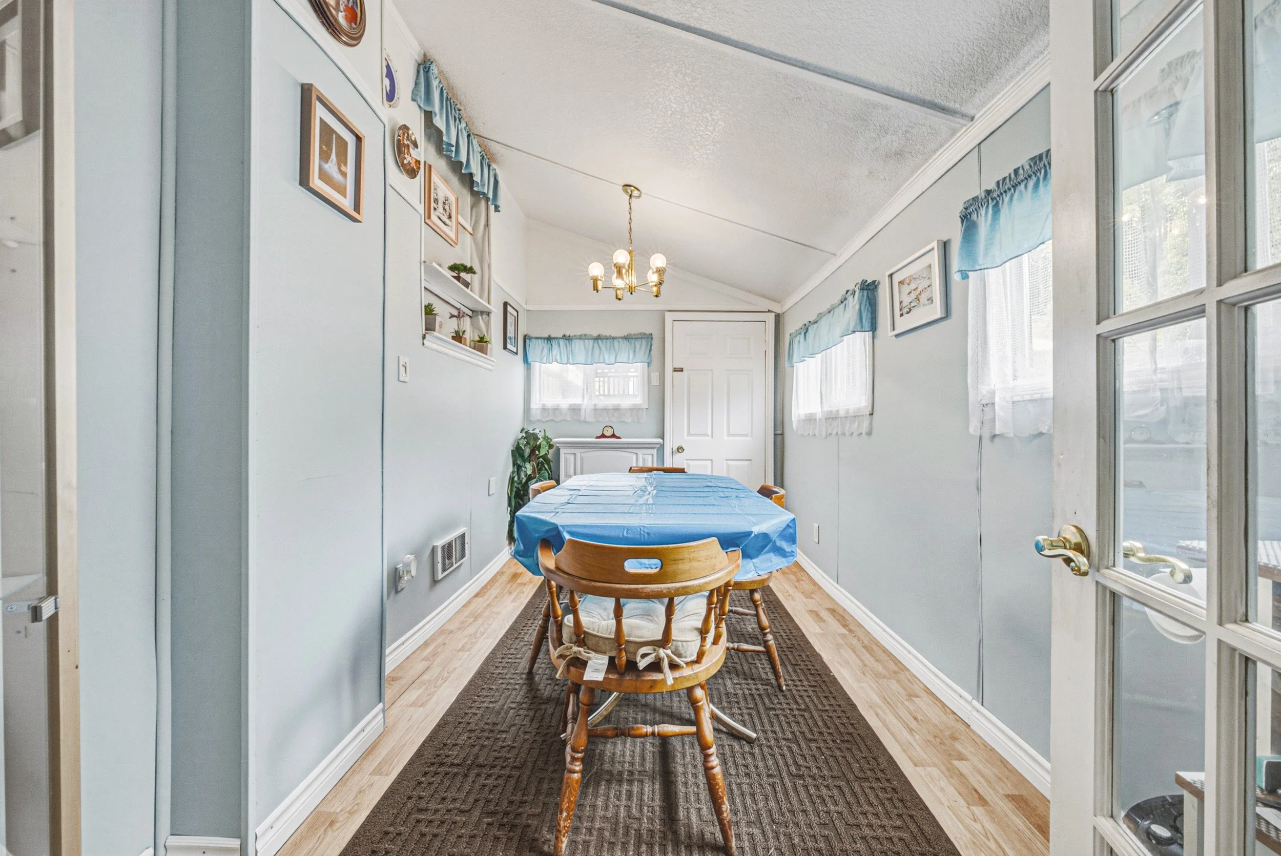 22 - 2345 Gibbon St, Burlington.jpg