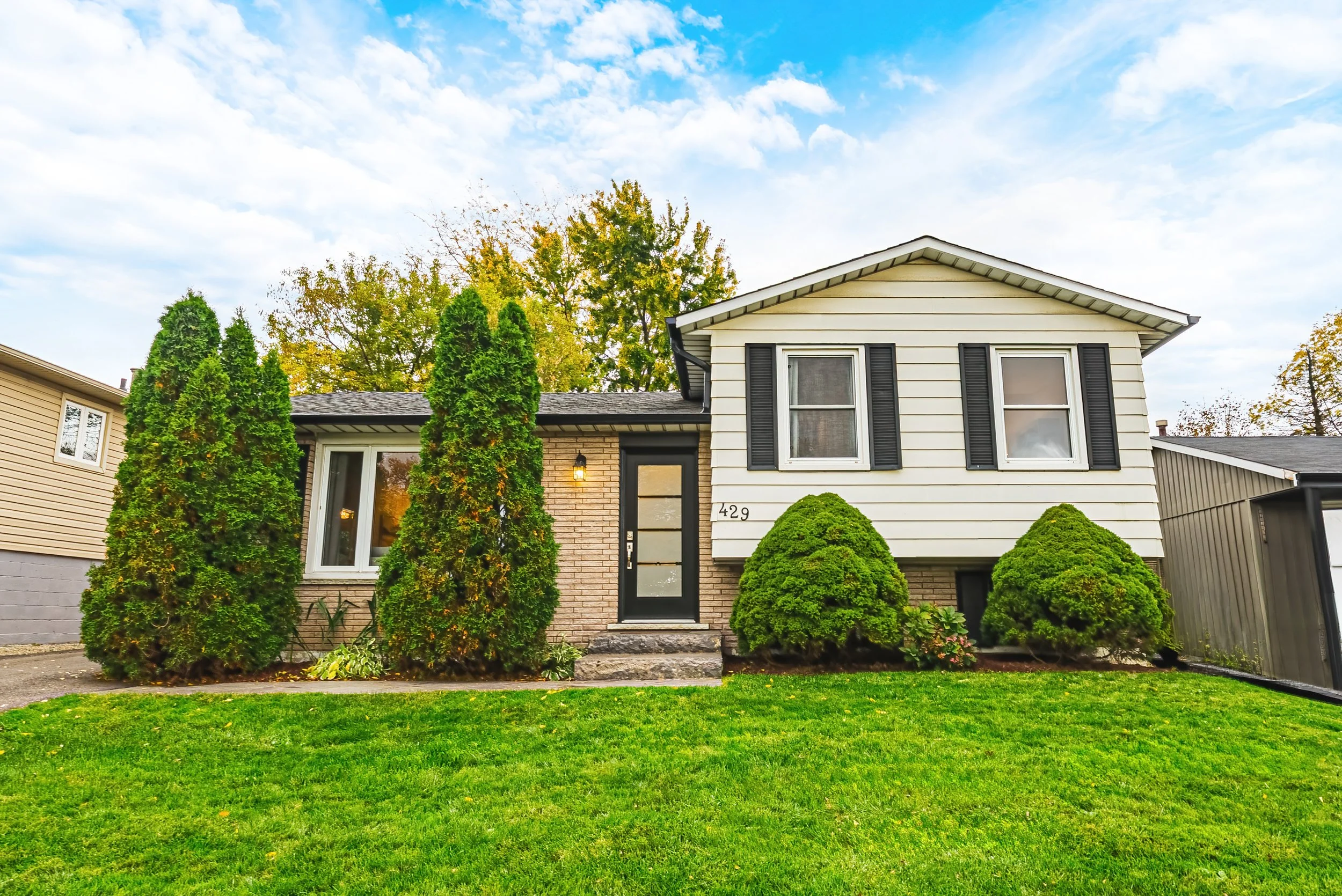3 - 429 Limeridge Rd W, Hamilton.jpg