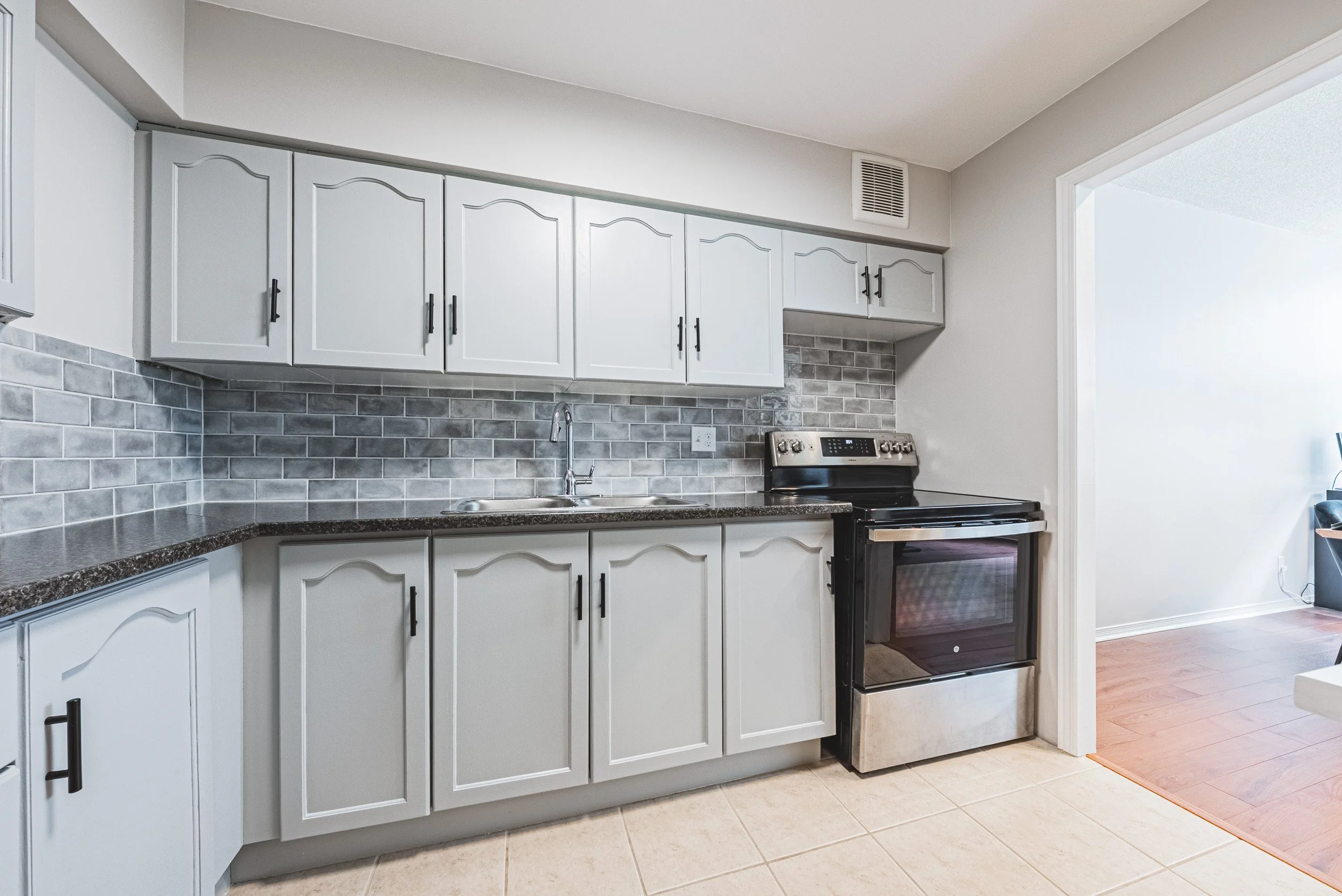 5 - 180 Limeridge Rd W #108, Hamilton.jpg