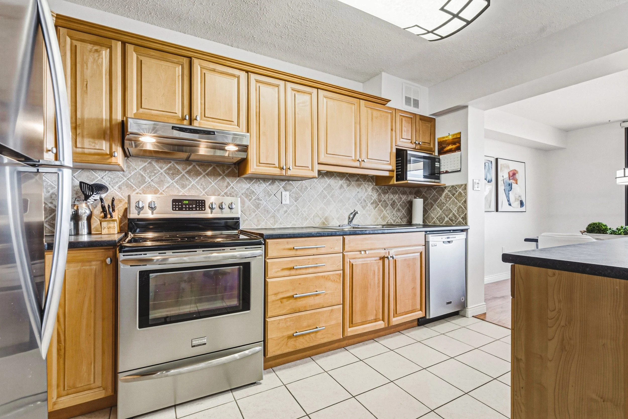 12 - 2055 Upper Middle Rd #1105, Burlington.jpg