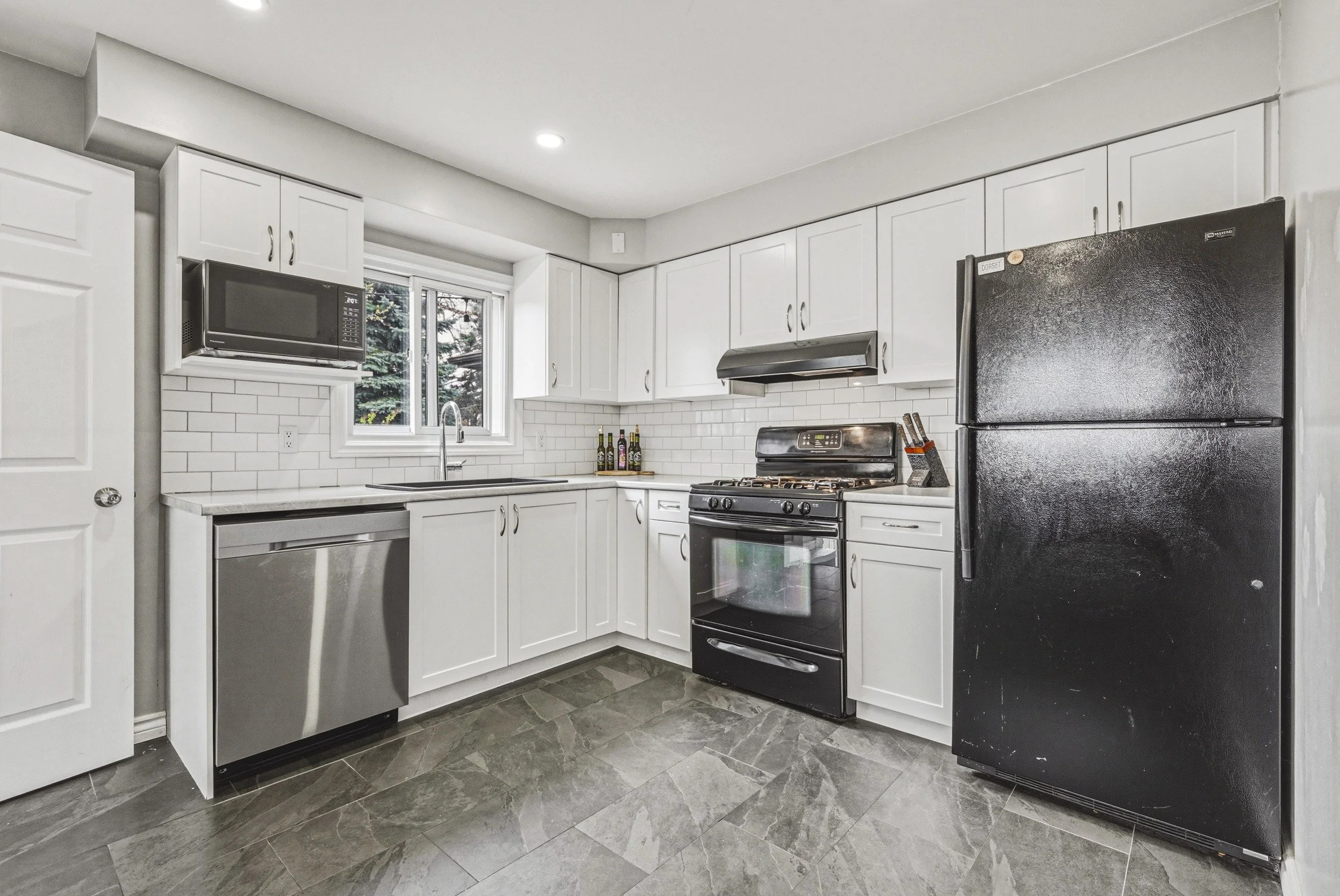 15 - 161 Ivon Ave, Hamilton.jpg