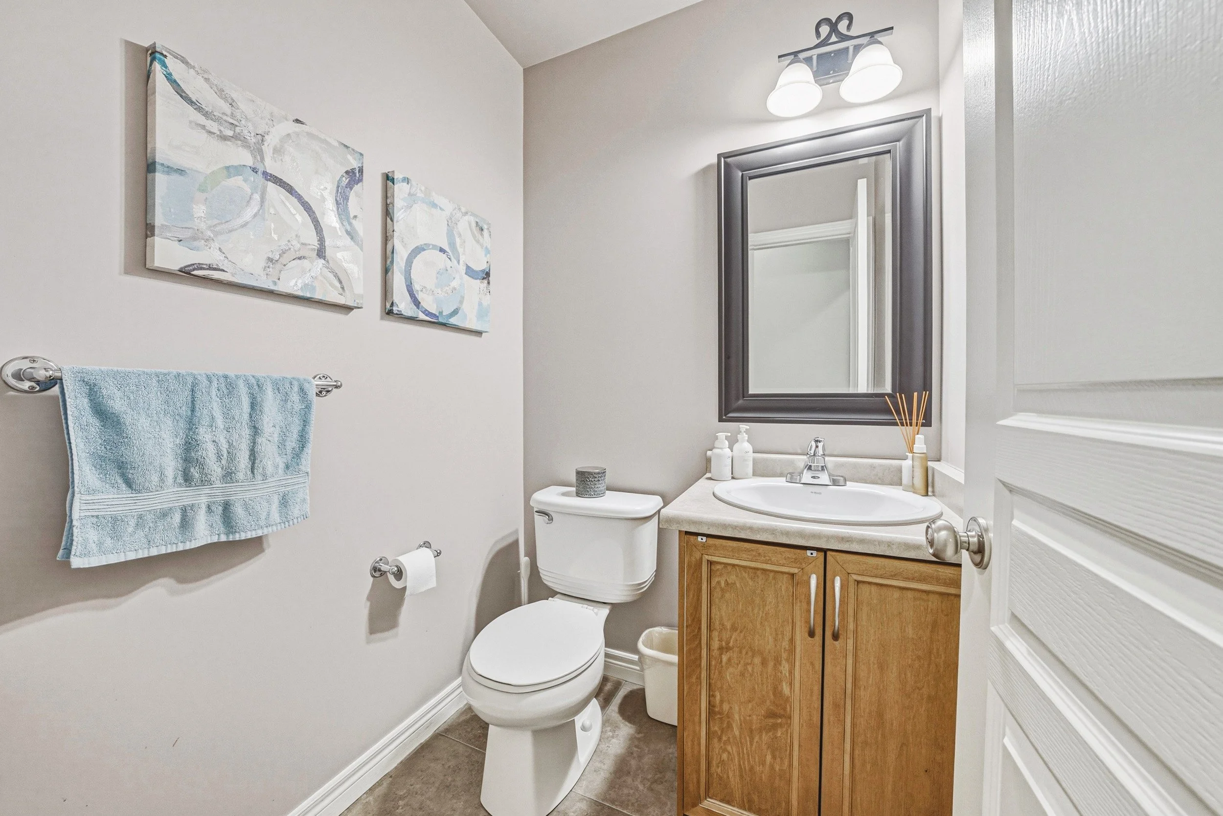 8 - 419 Dicenzo Dr, Hamilton.jpg