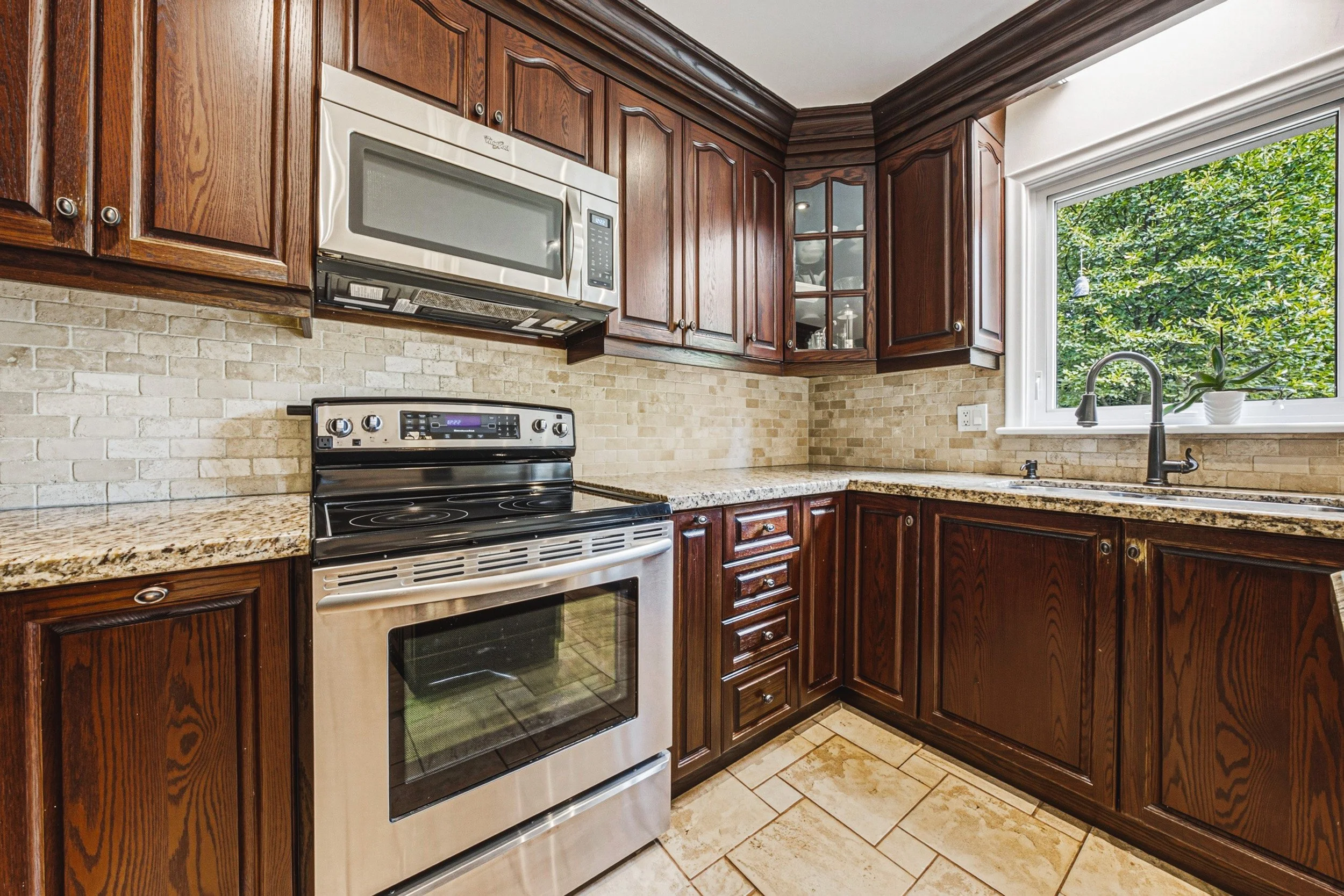 16 - 471 The Kingsway, Etobicoke.jpg