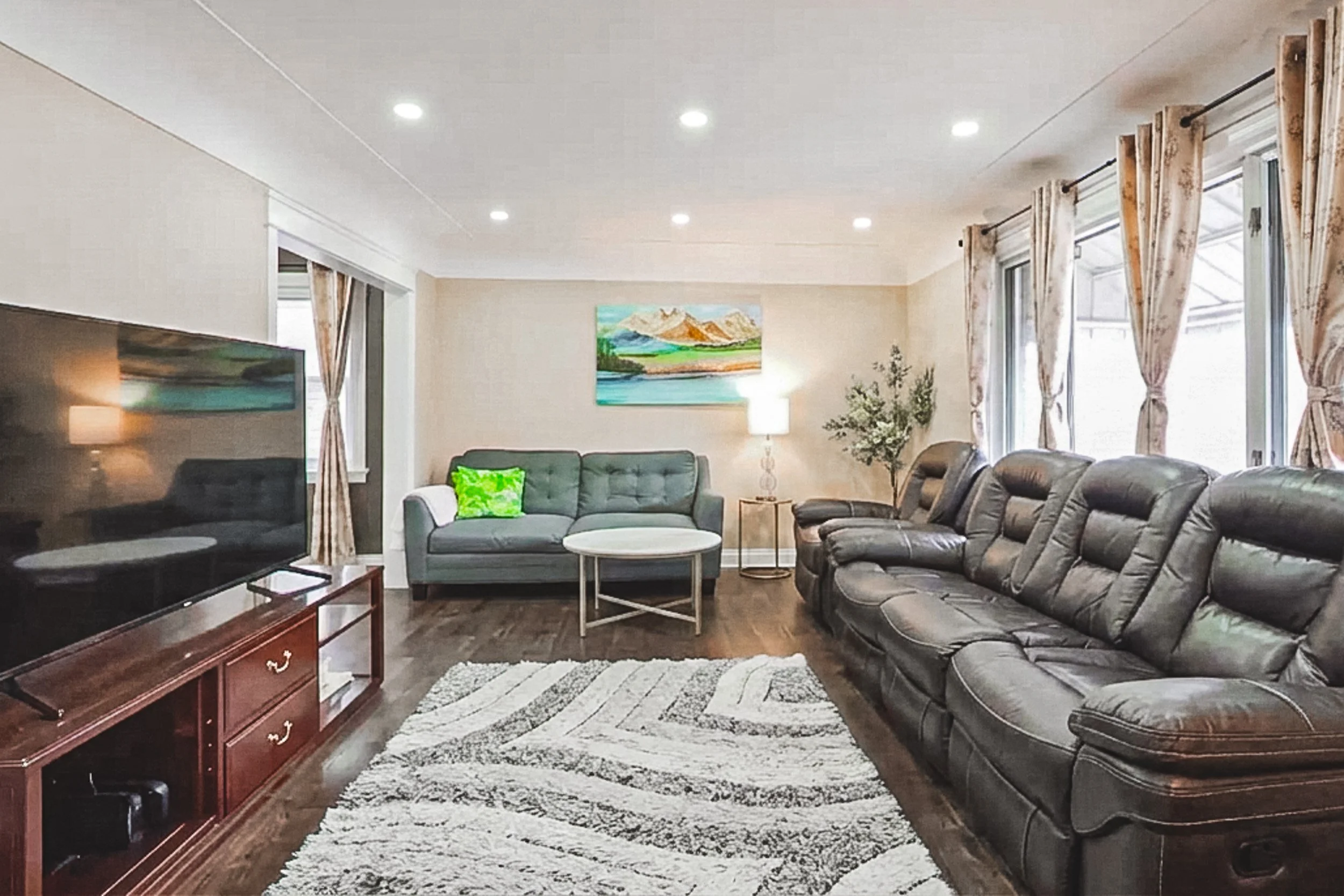 7 - 5 West 3rd St, Hamilton.jpg