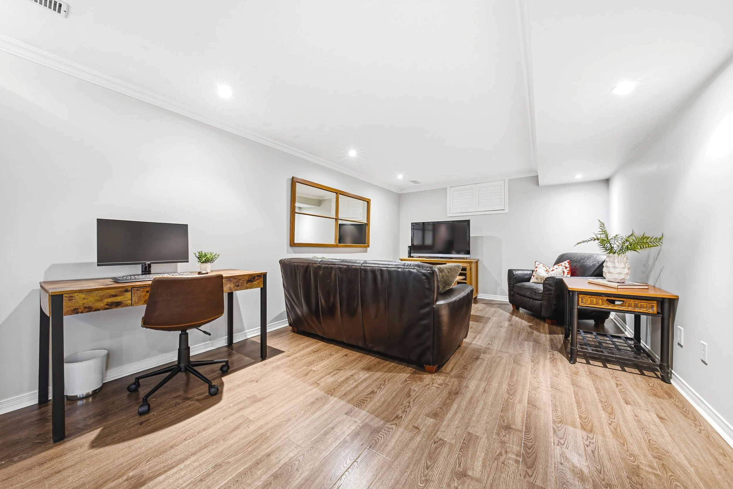 33 - 3384 Manfred Dr, Burlington.jpg