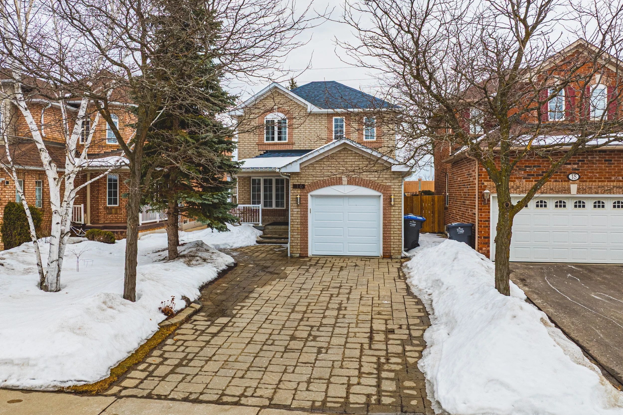1 - 16 Twin Willow Cres, Brampton.jpg