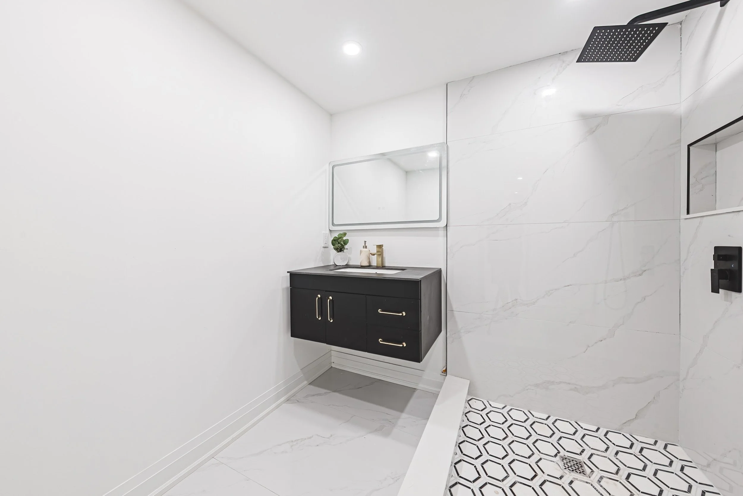 56 - 4511 Guelph Line, Burlington.jpg