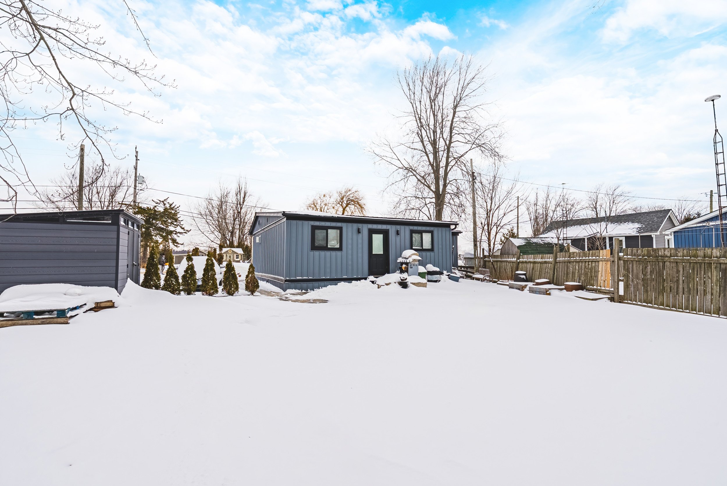 27 - 816 S Coast Dr, Selkirk.jpg