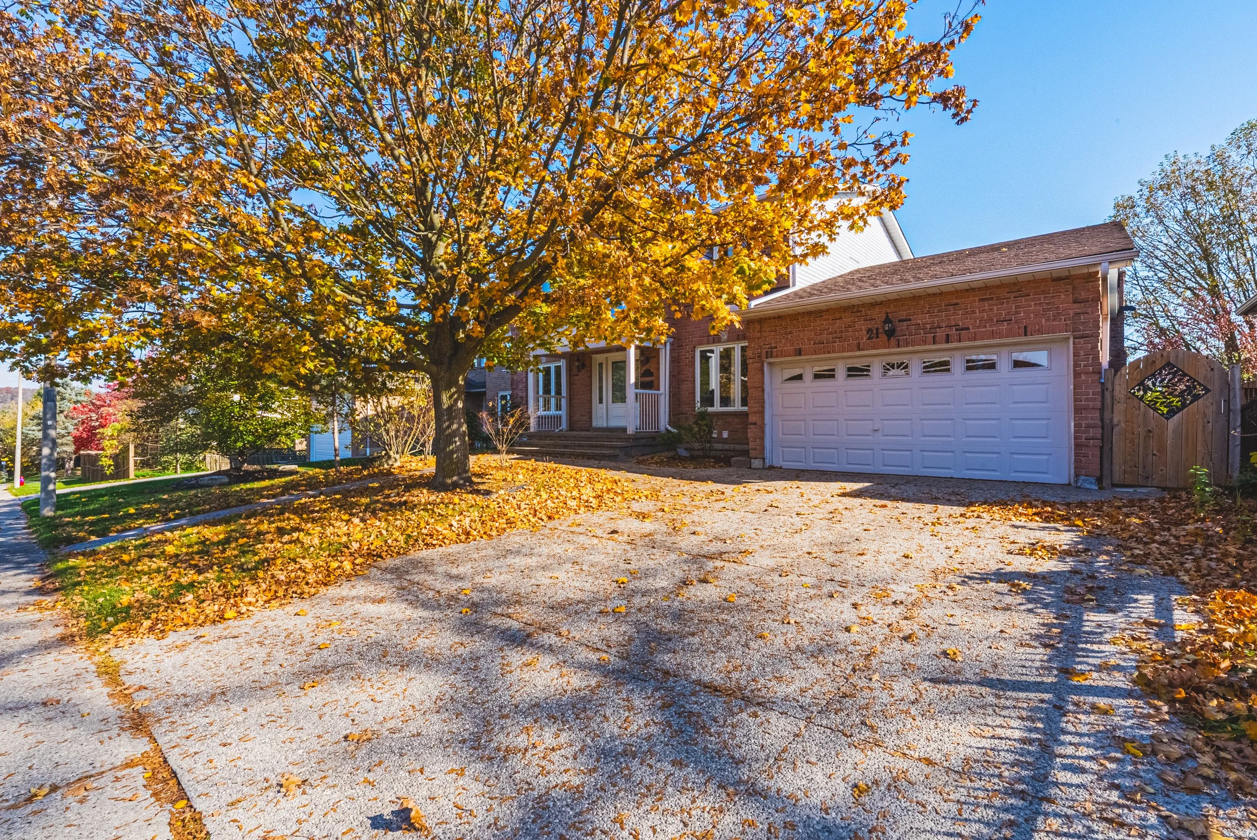 3 - 21 Moss Blvd, Dundas.jpg