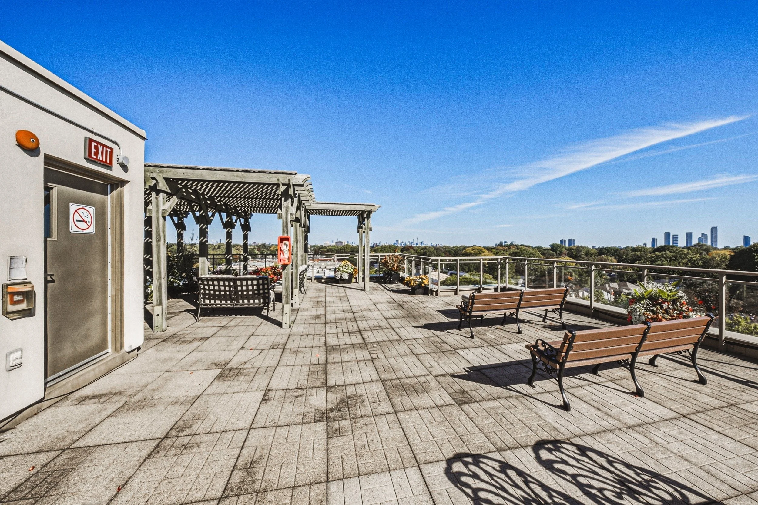 23 - 935 Royal York Rd #202, Toronto.jpg