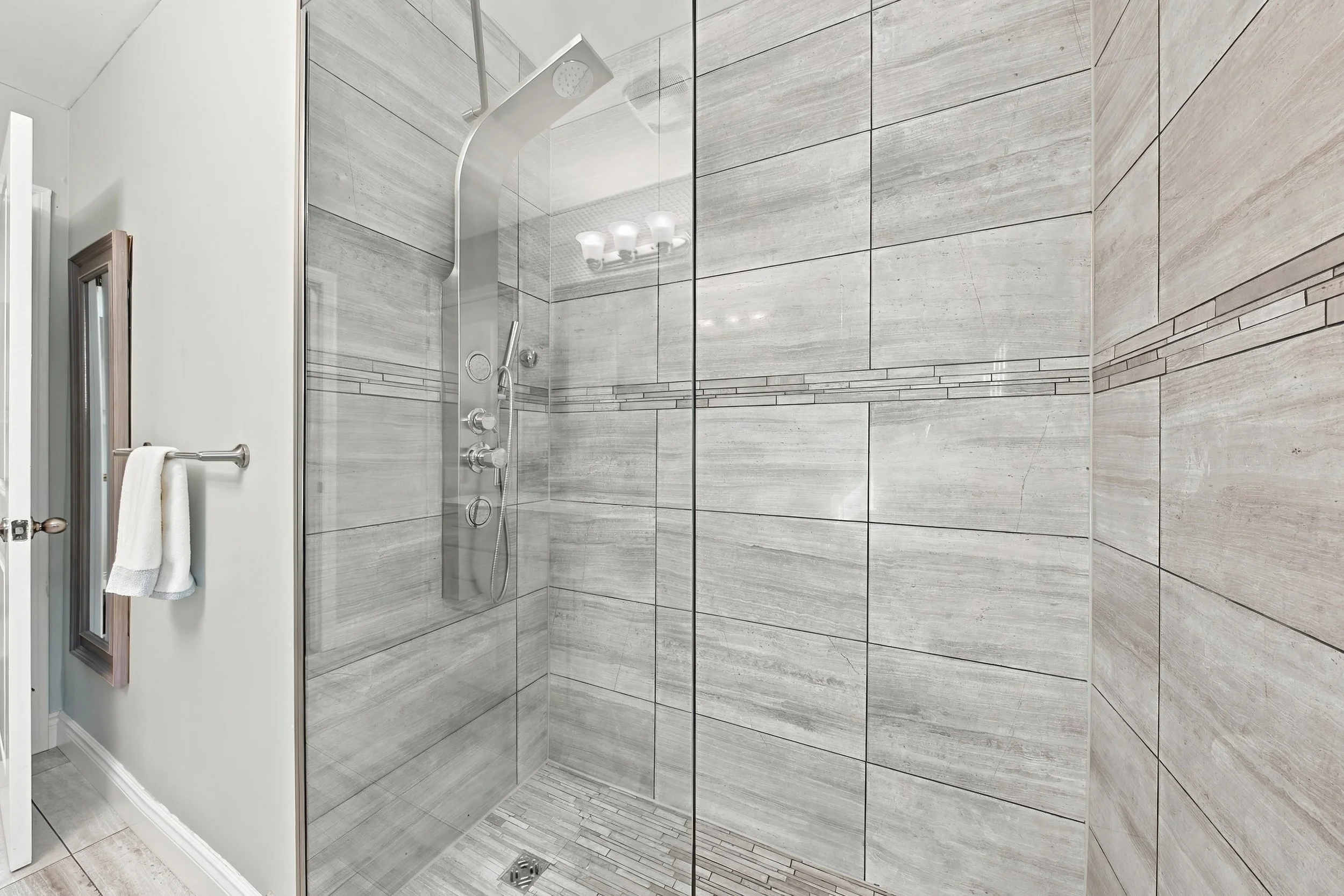 19 - 2231 Urwin Cres, Oakville.jpg