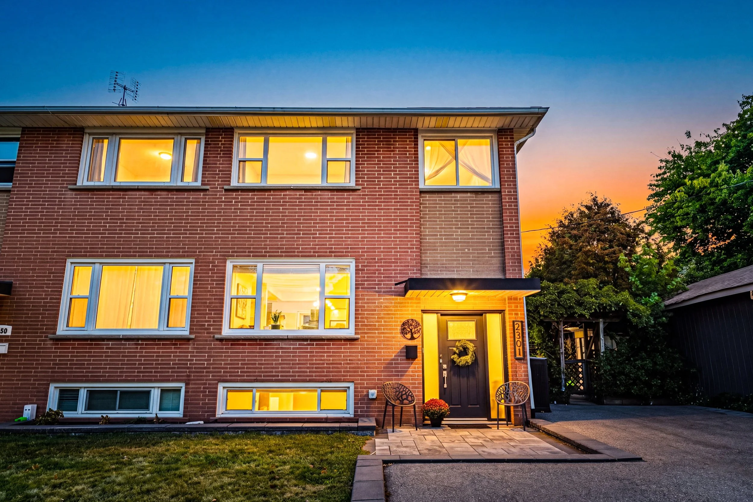 2 - 2301 Barclay Rd, Burlington.jpg