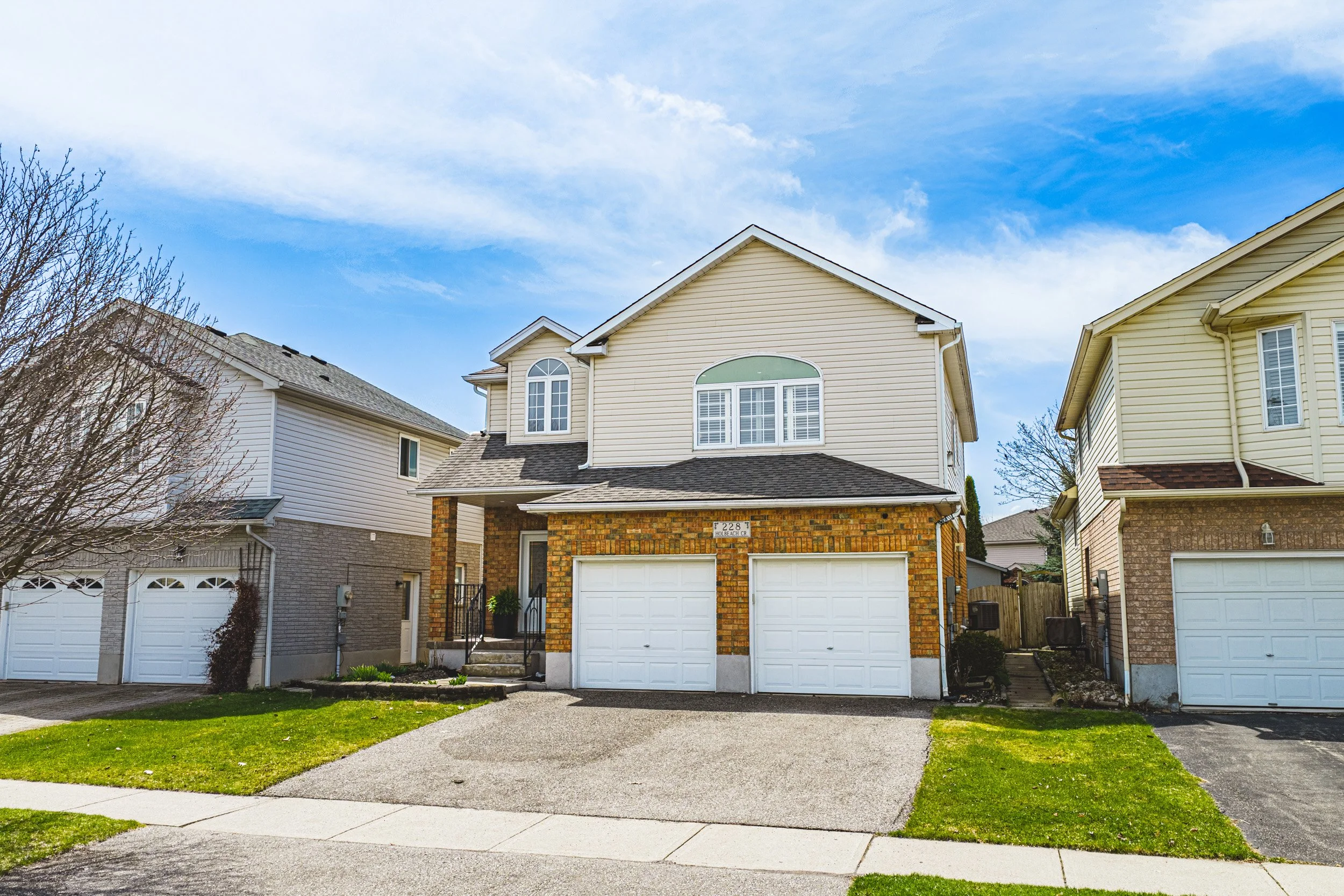 1 - 228 Holbeach Cres, Waterloo.jpg