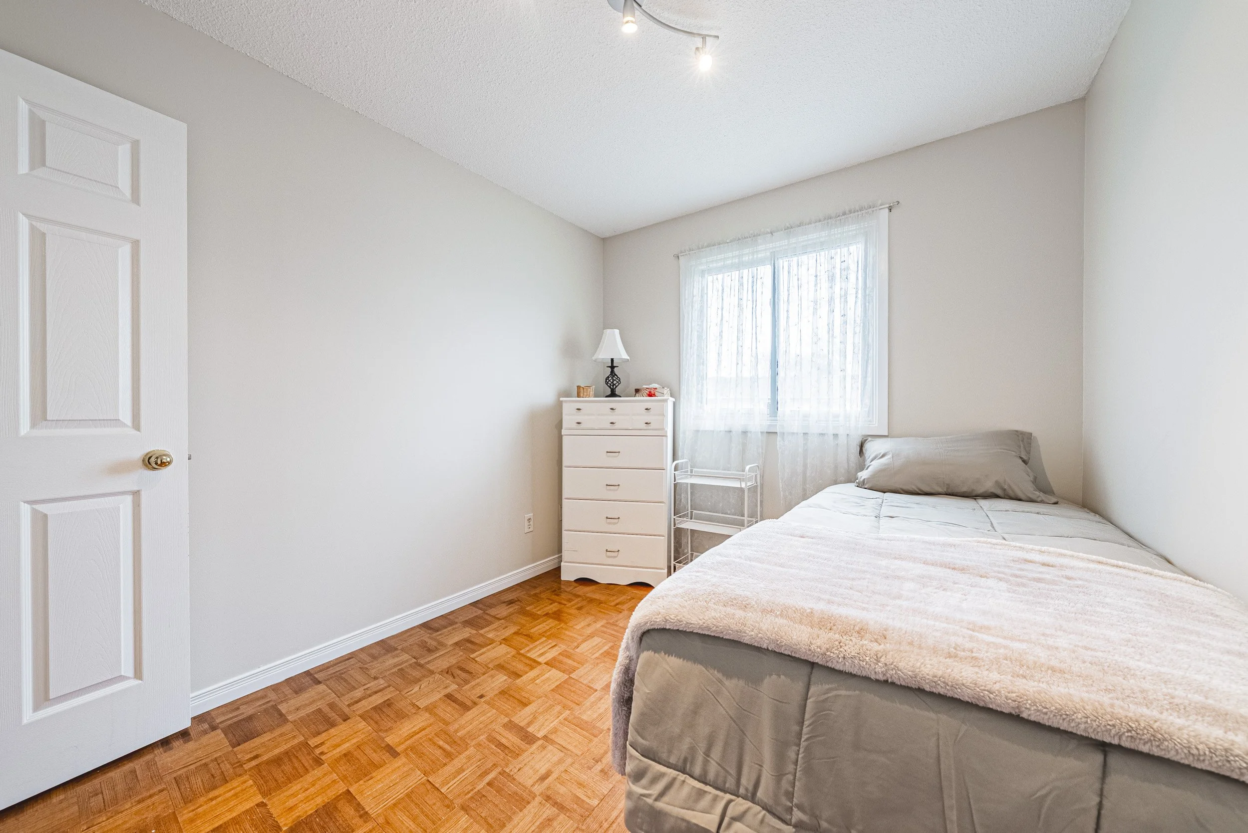 24 - 1576 Newlands Cres #60, Burlington.jpg