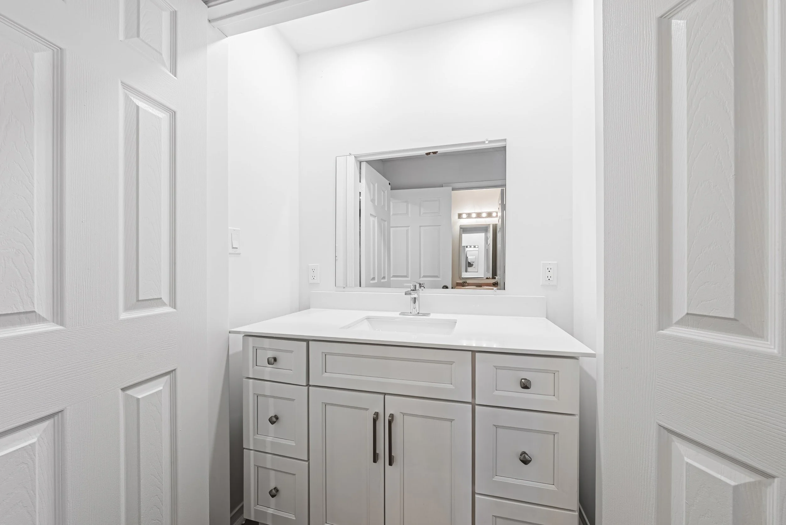 23 - 4153 Vermont Cres, Burlington.jpg