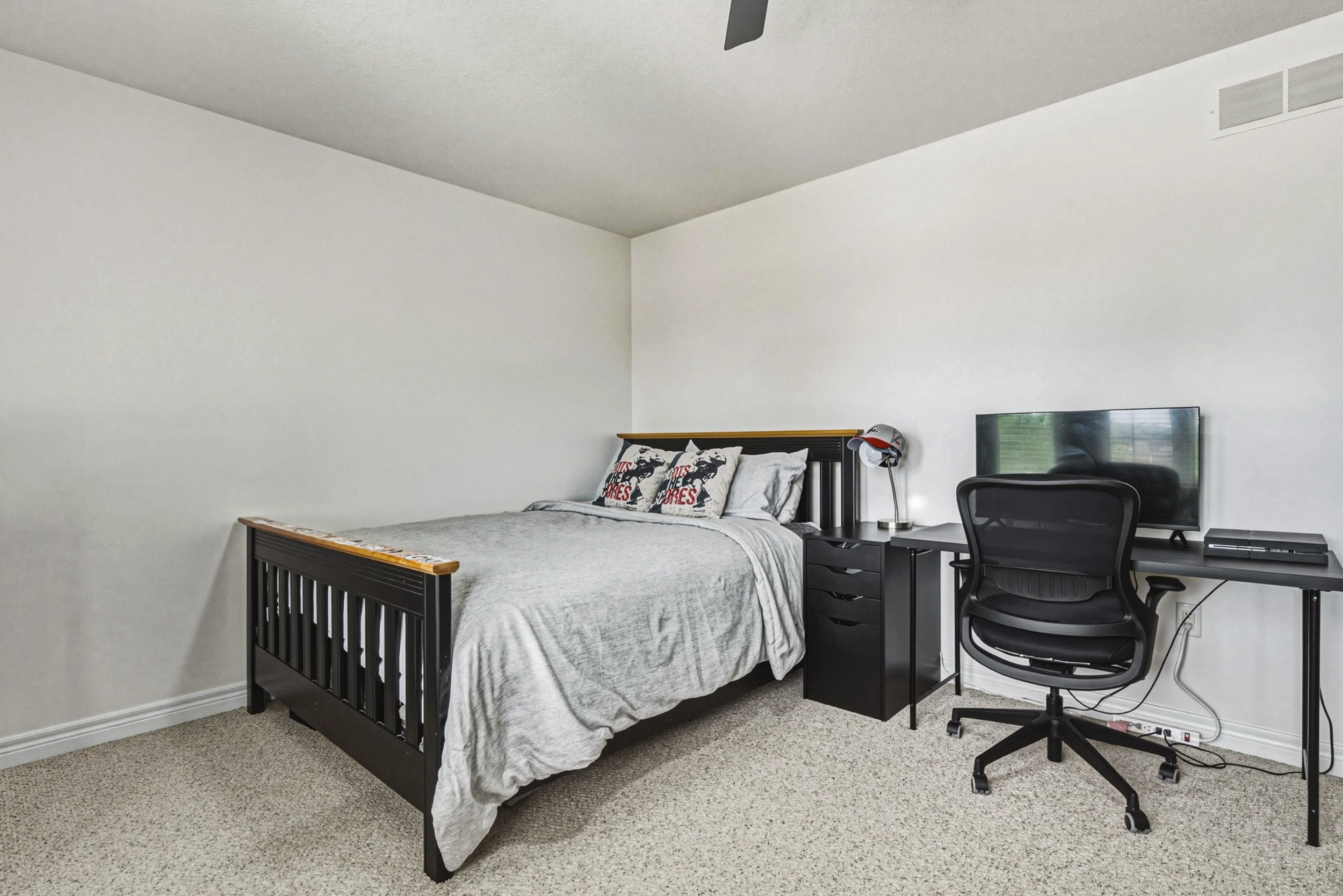21 - 20 Degrow Cres, Binbrook.jpg